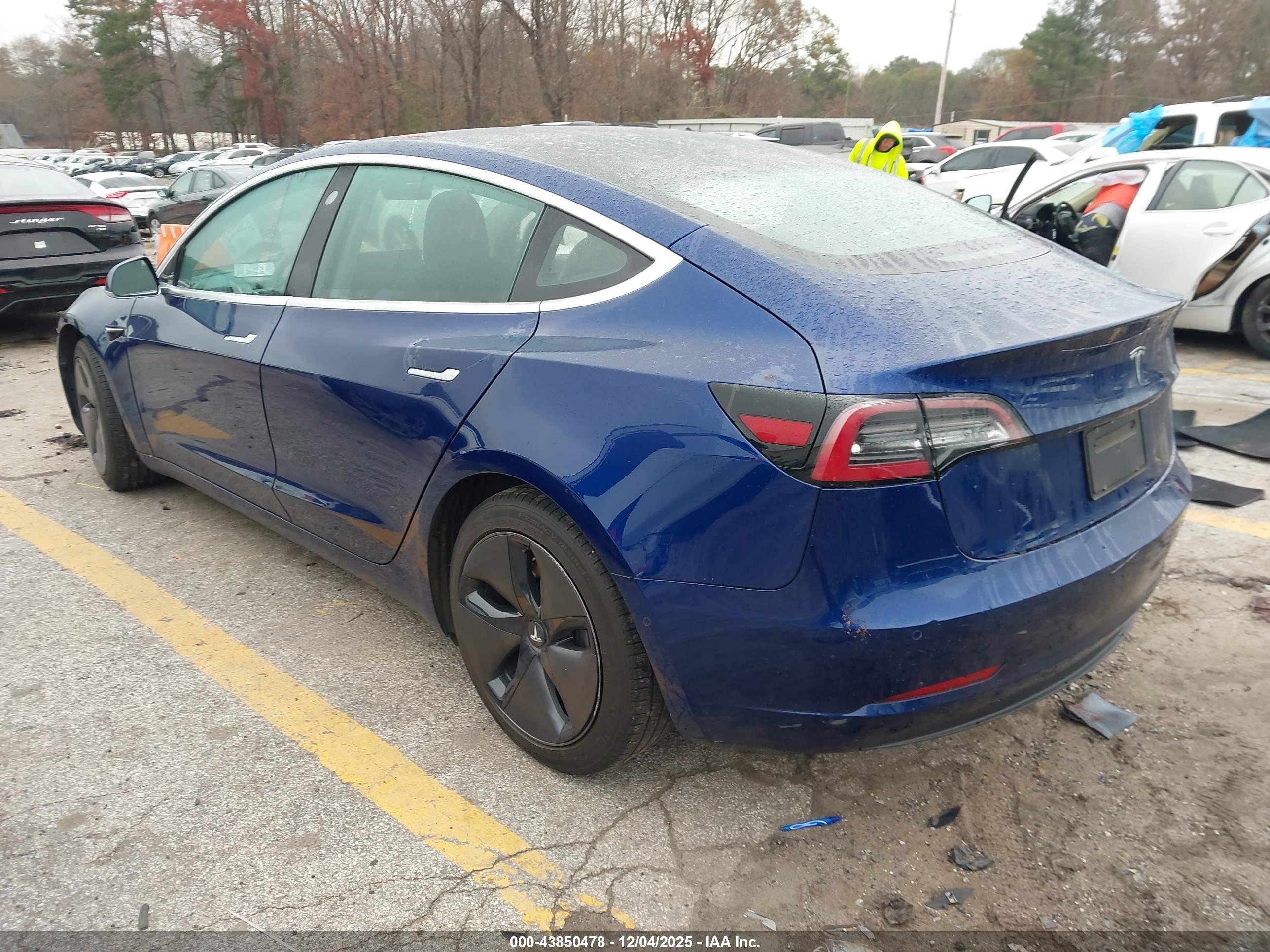 TESLA MODEL image 3