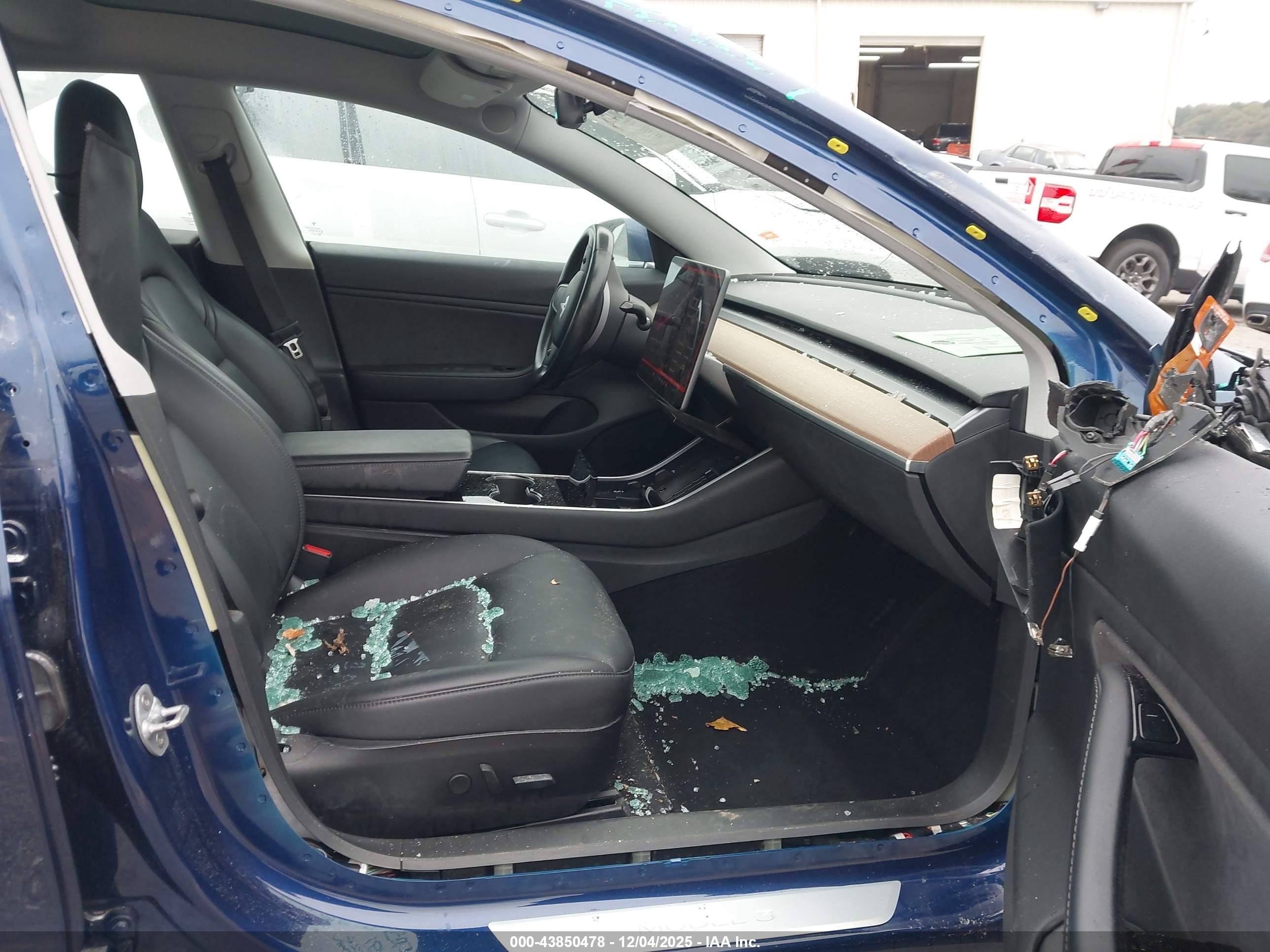 TESLA MODEL image 5