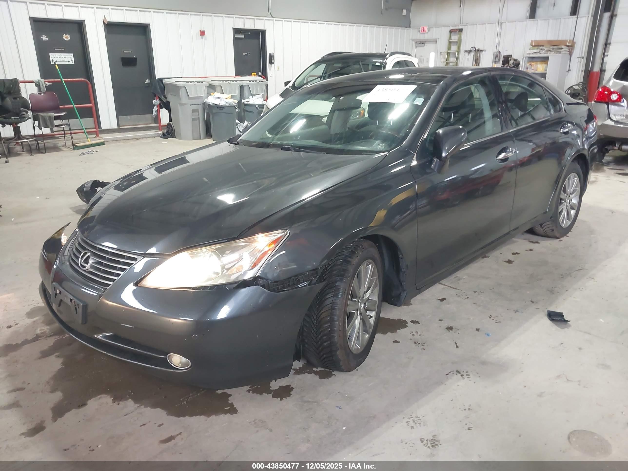 LEXUS ES image 2