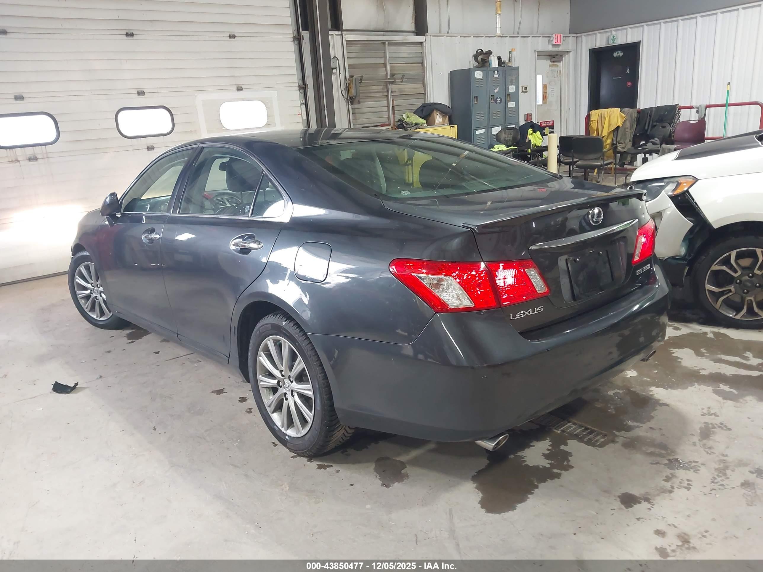 LEXUS ES image 3