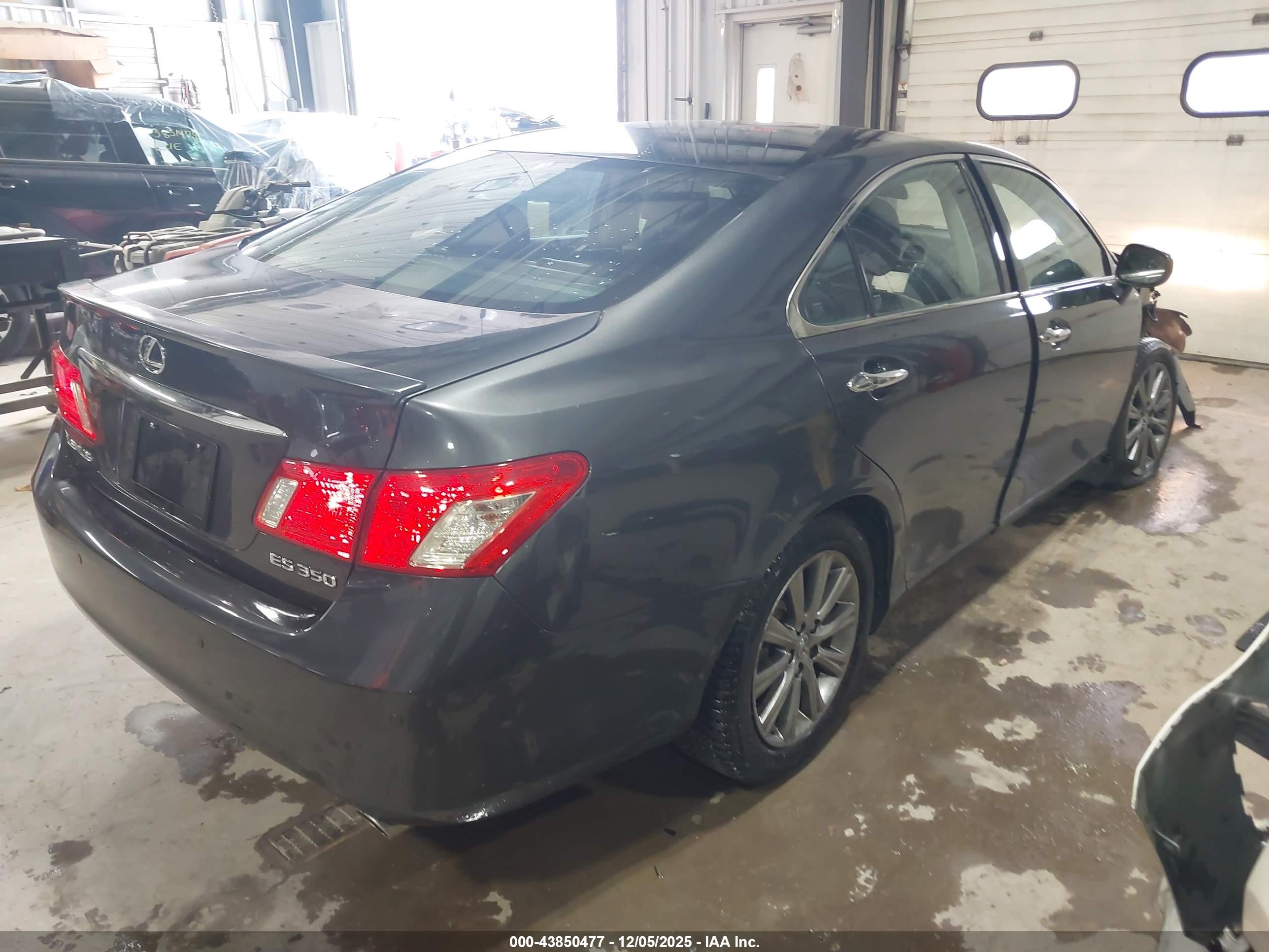 LEXUS ES image 4