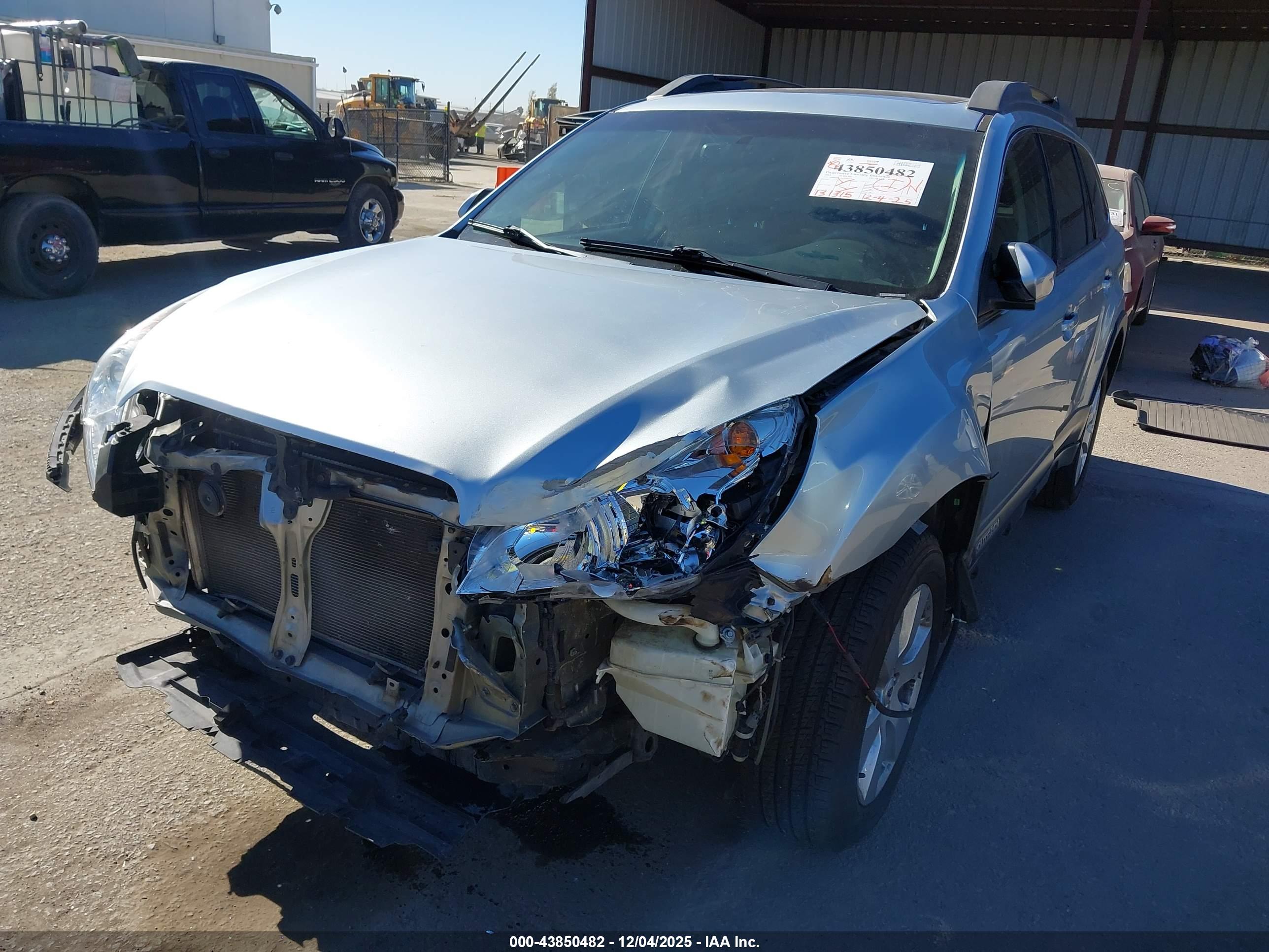 SUBARU OUTBACK image 6