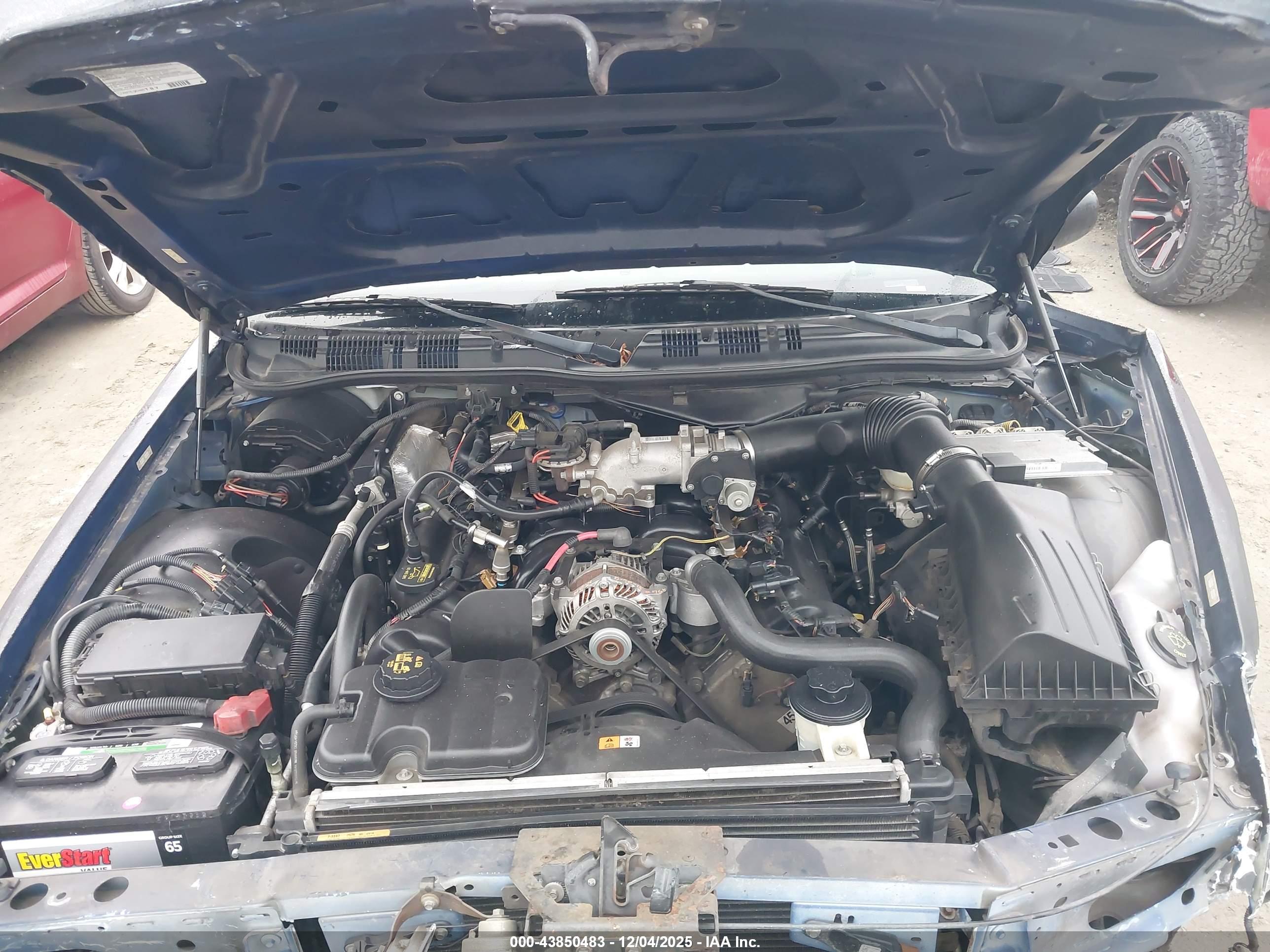 FORD CROWN image 10