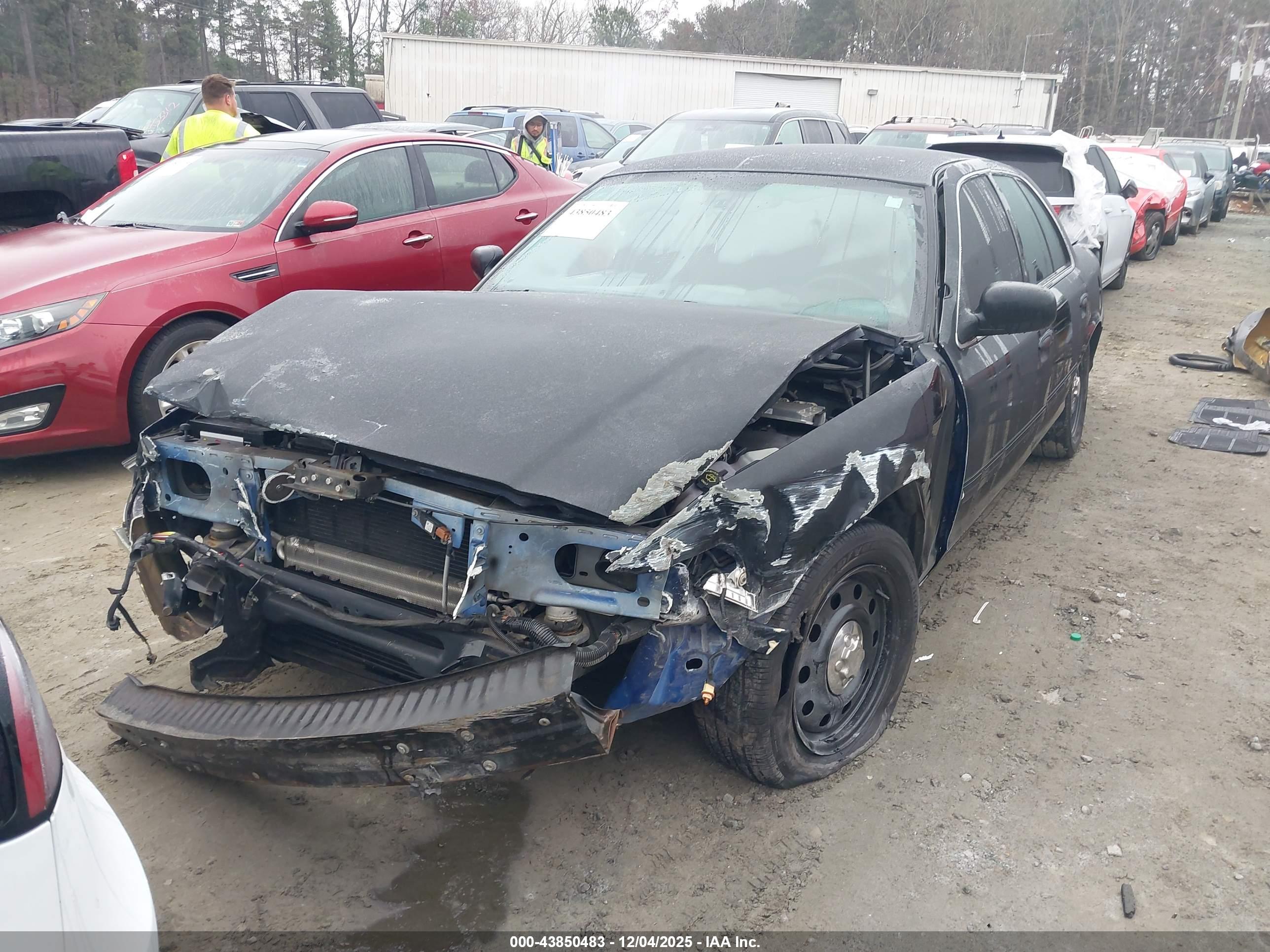 FORD CROWN image 2