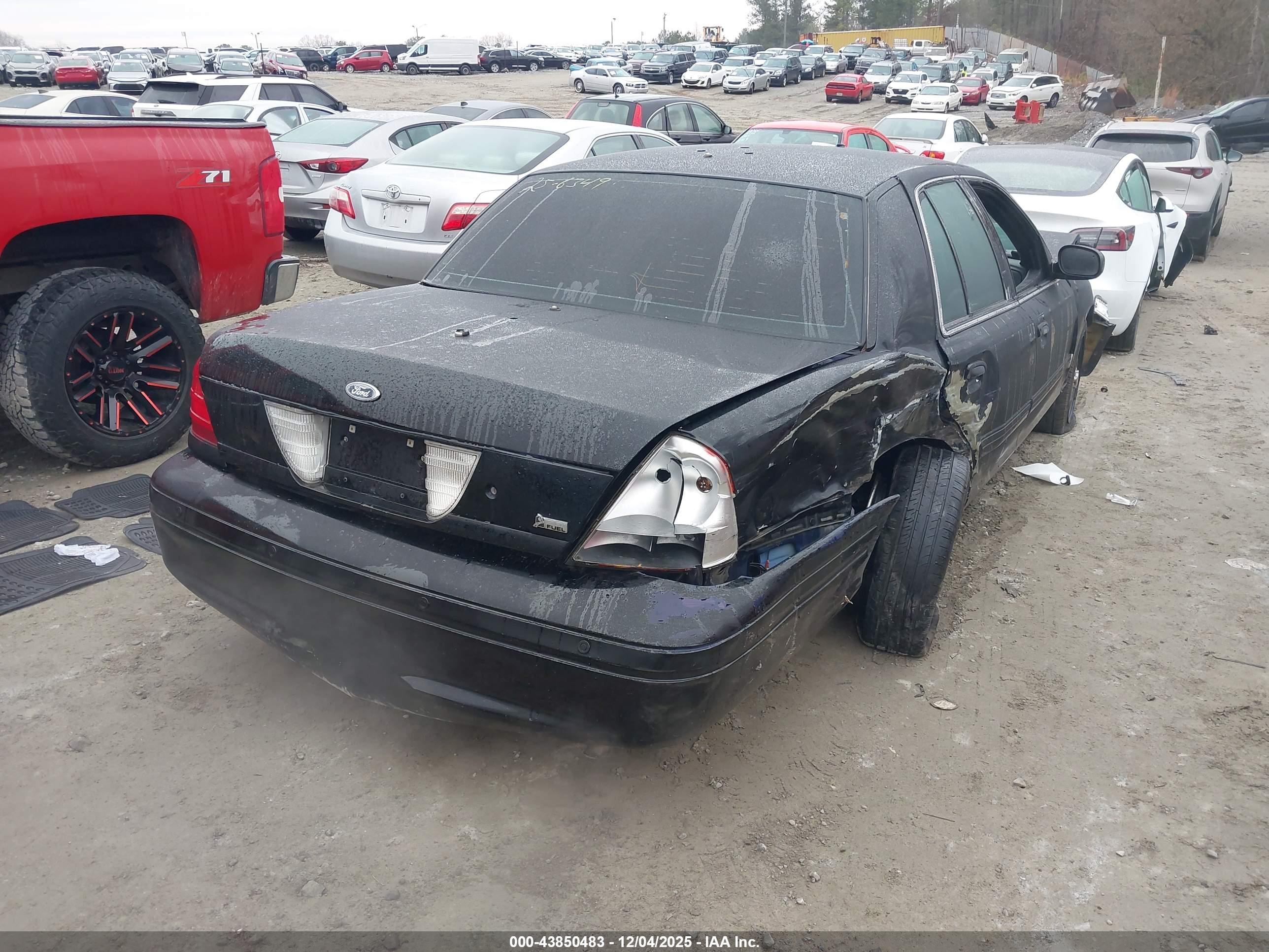 FORD CROWN image 4