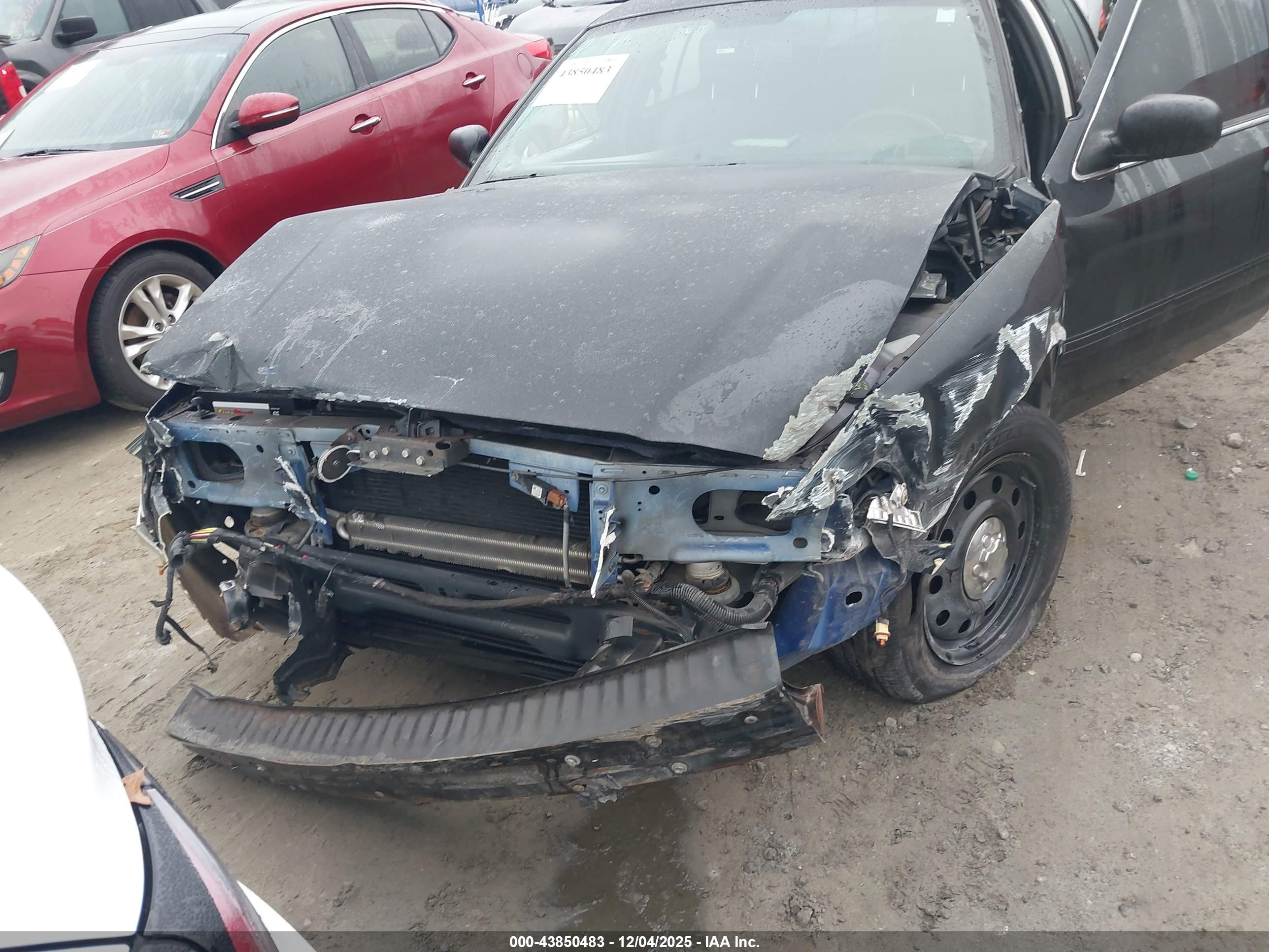 FORD CROWN image 6