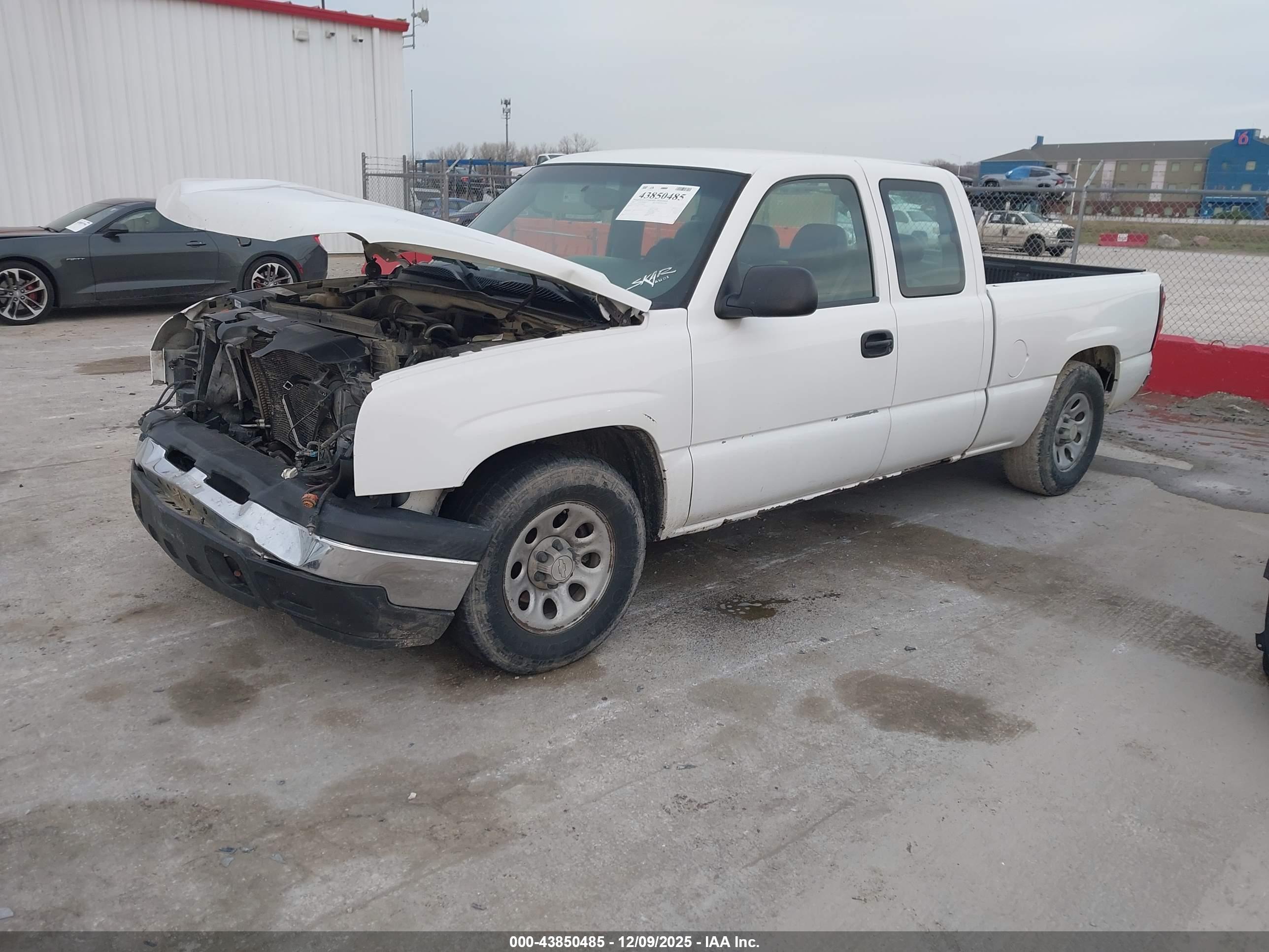 CHEVROLET SILVERADO image 2