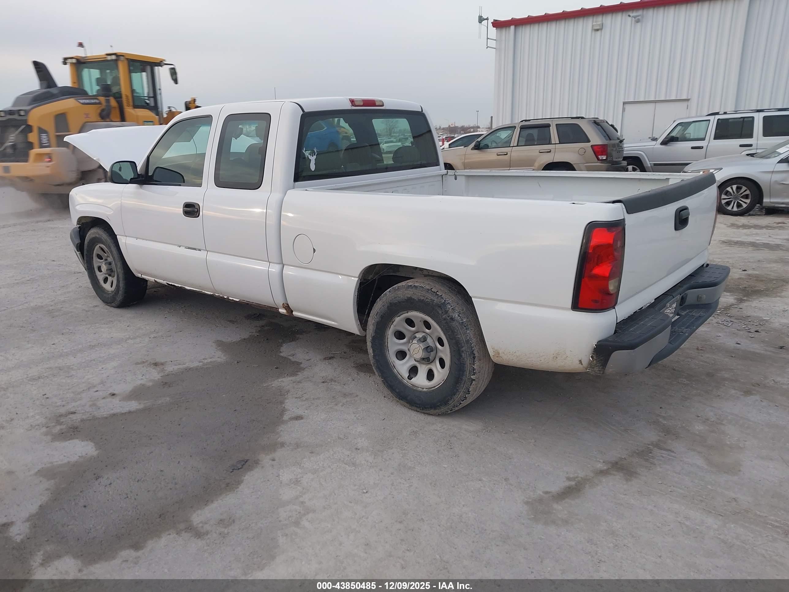 CHEVROLET SILVERADO image 3