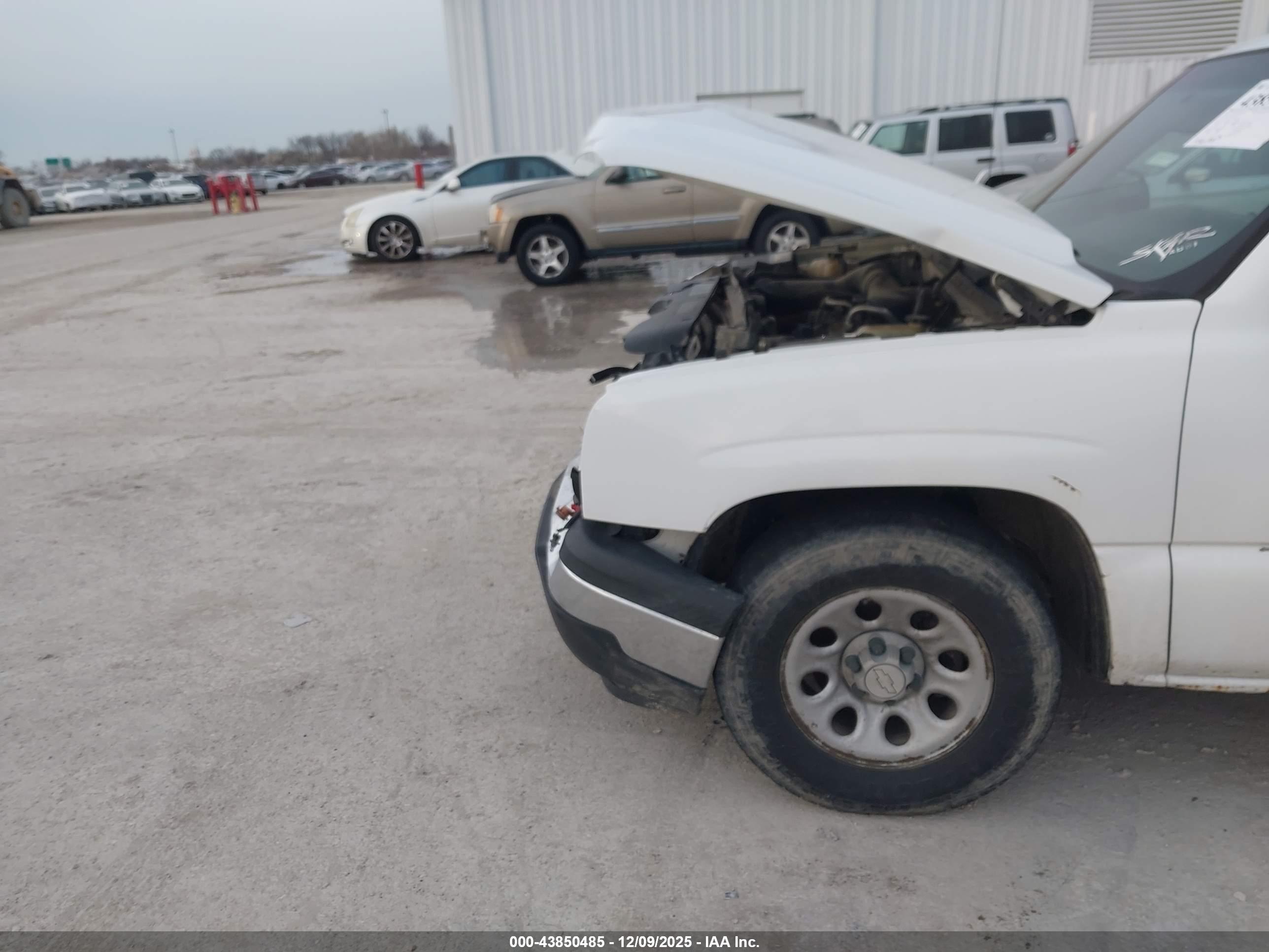 CHEVROLET SILVERADO image 6