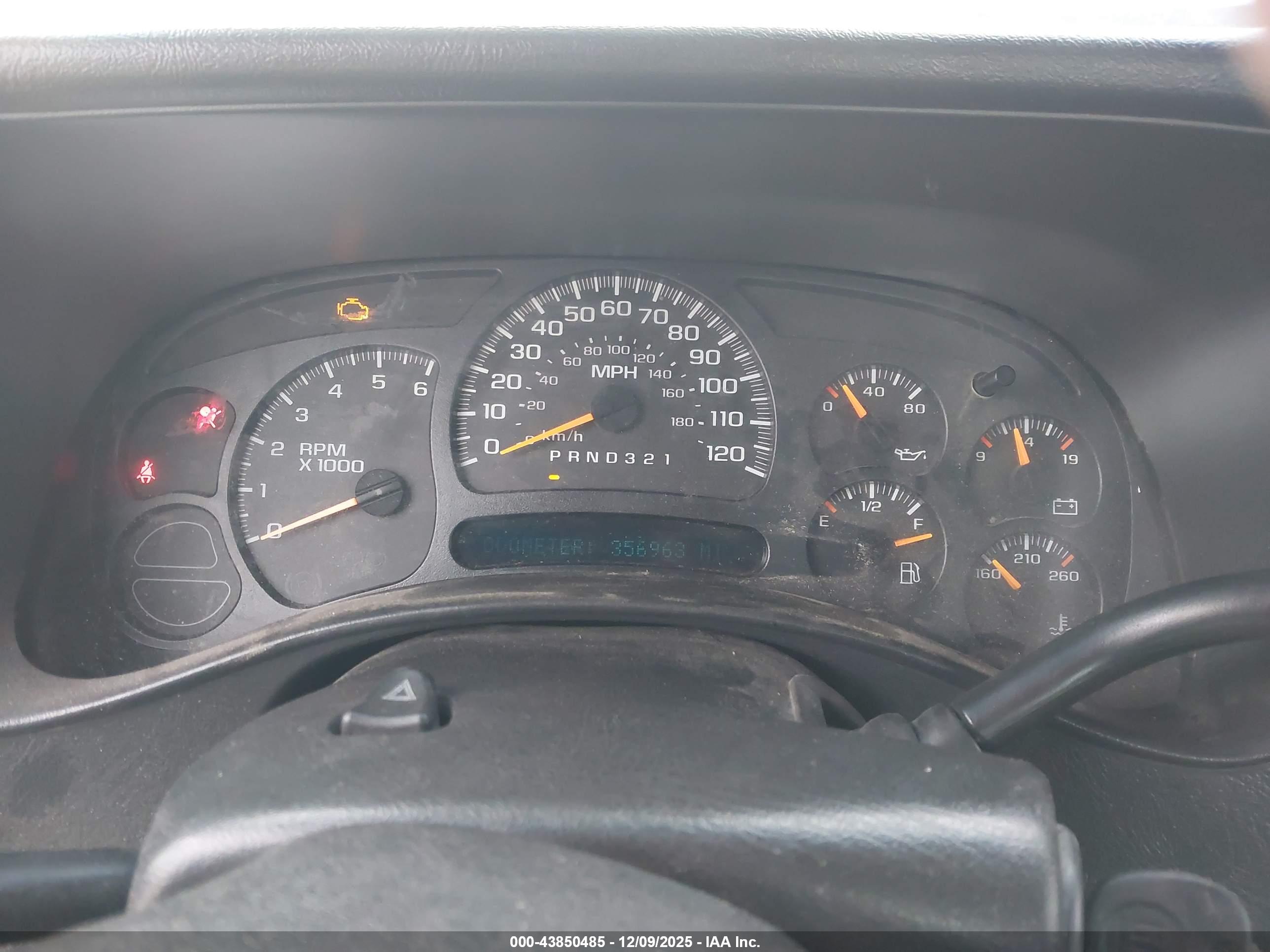 CHEVROLET SILVERADO image 7