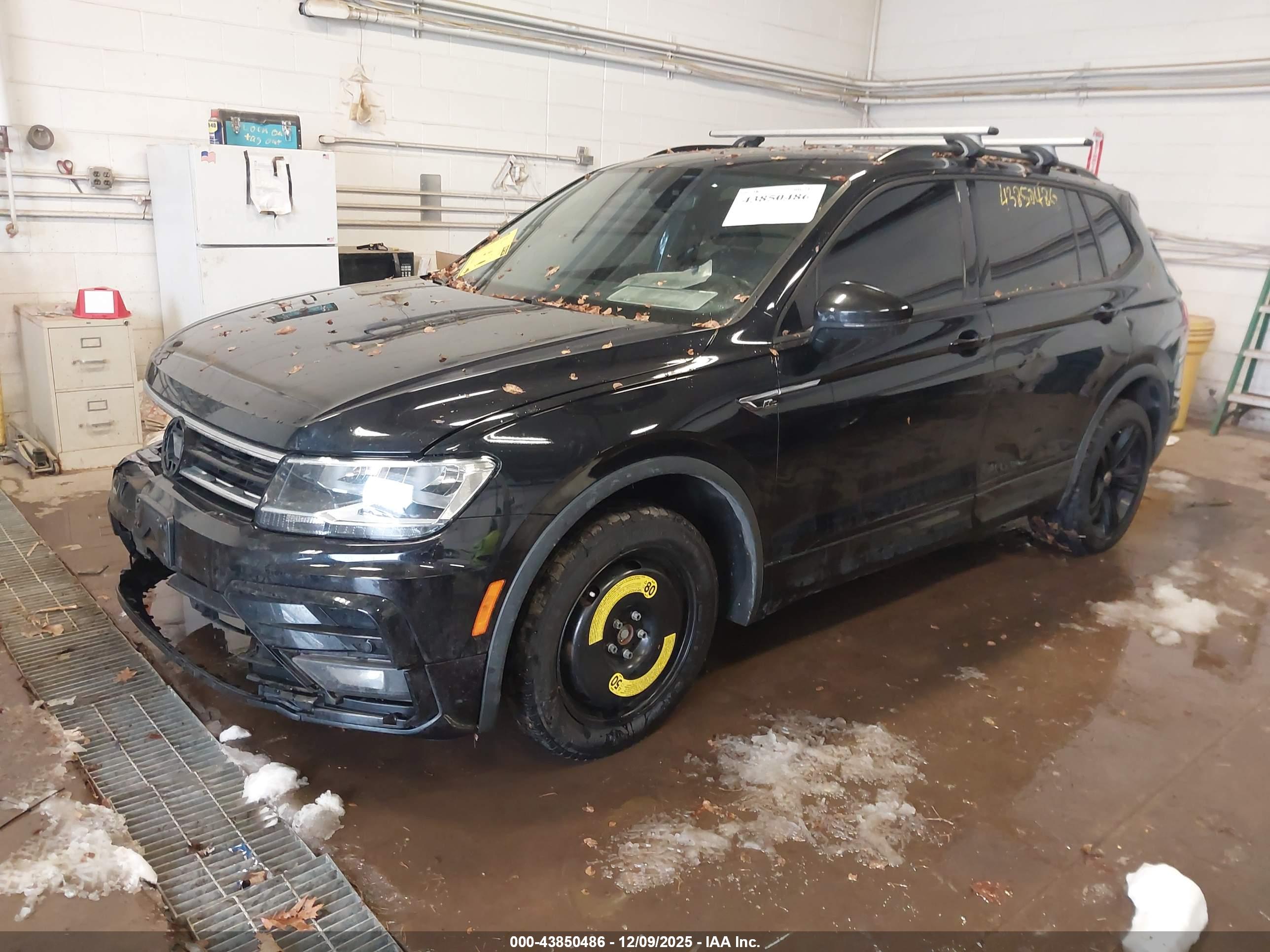 VOLKSWAGEN TIGUAN image 2