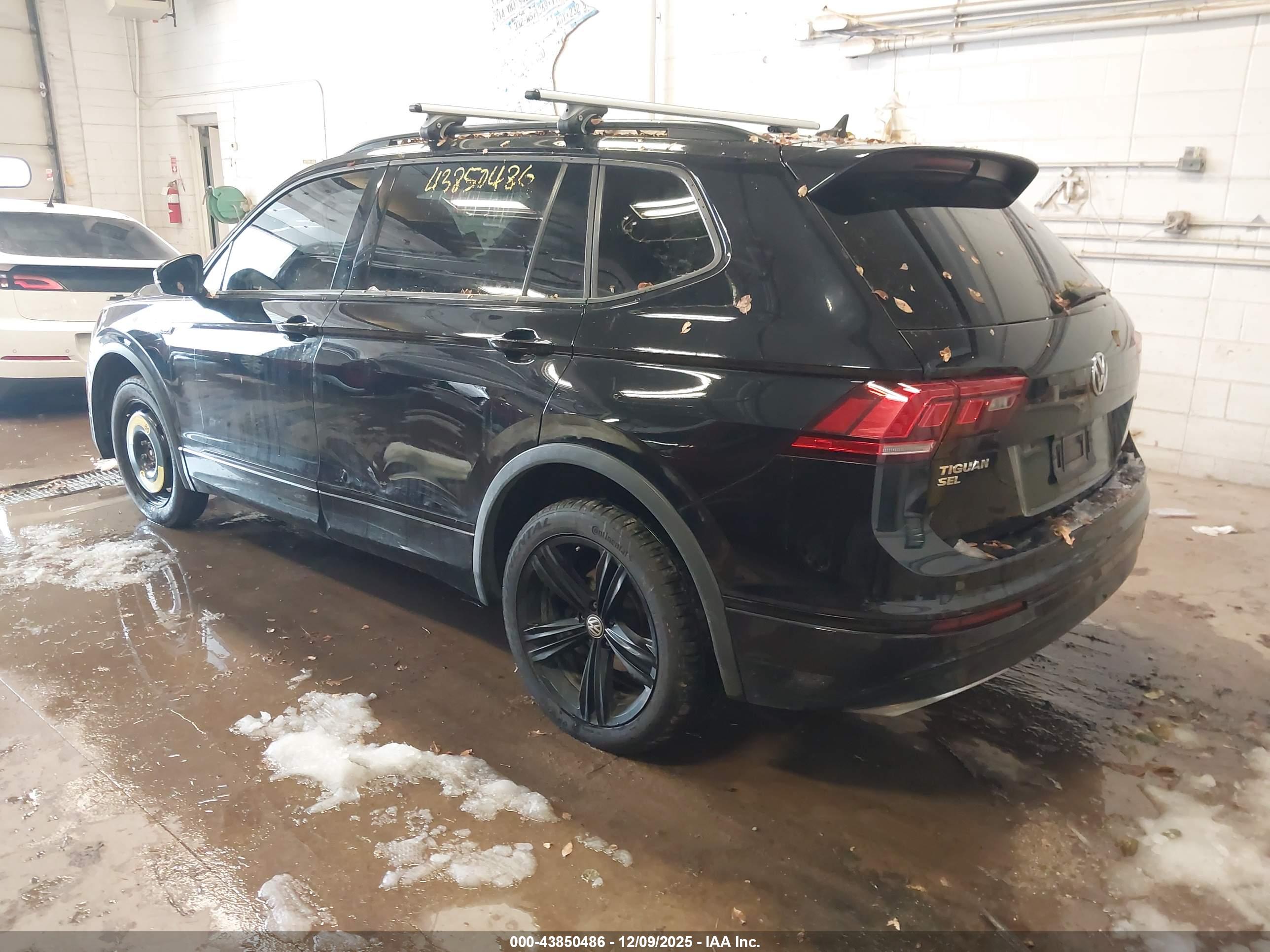 VOLKSWAGEN TIGUAN image 3