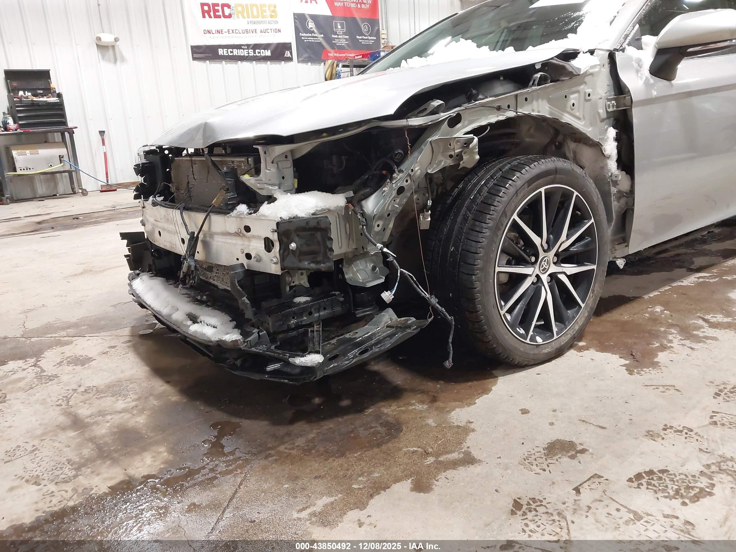 TOYOTA CAMRY image 6