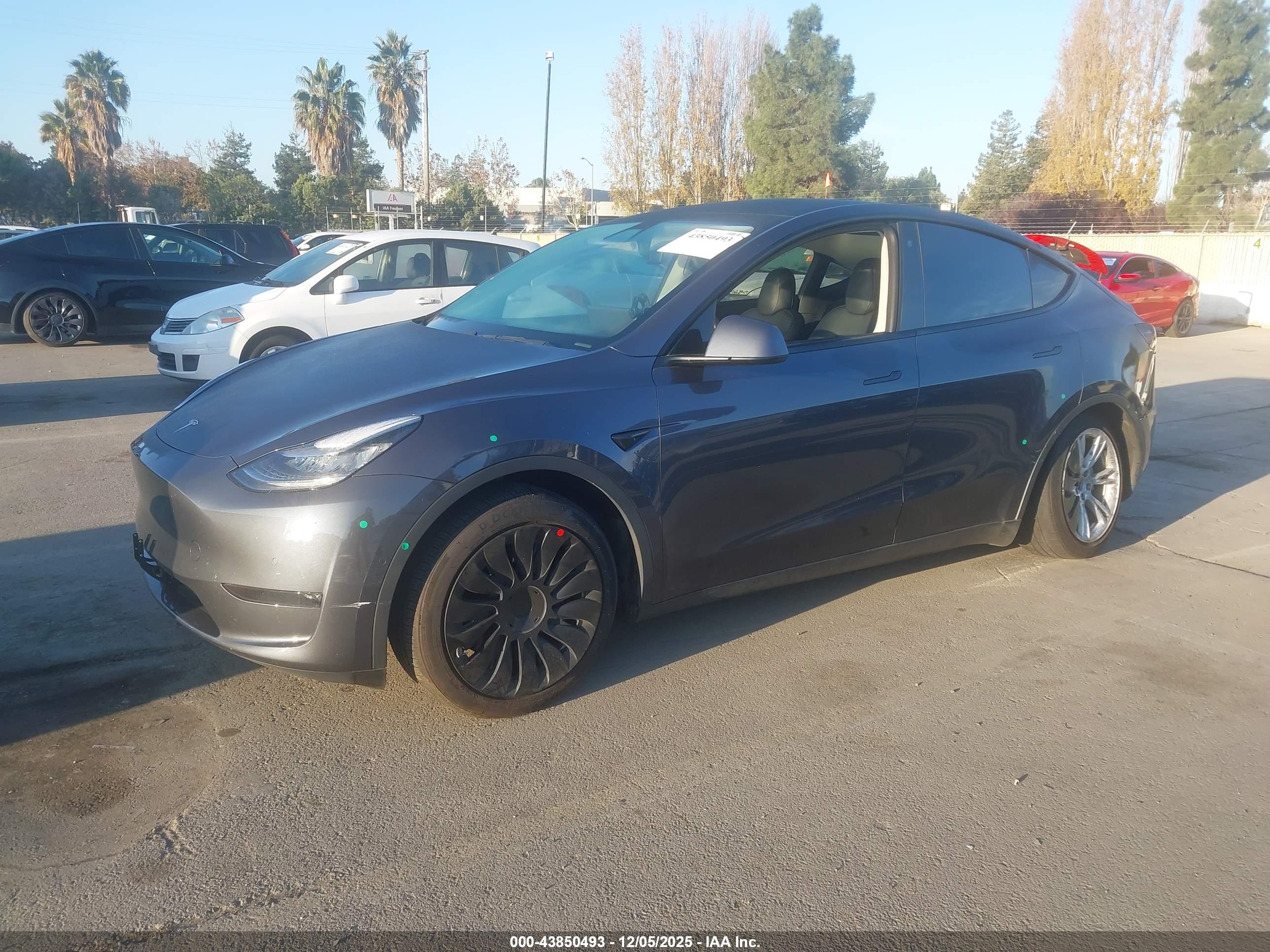 TESLA MODEL image 2