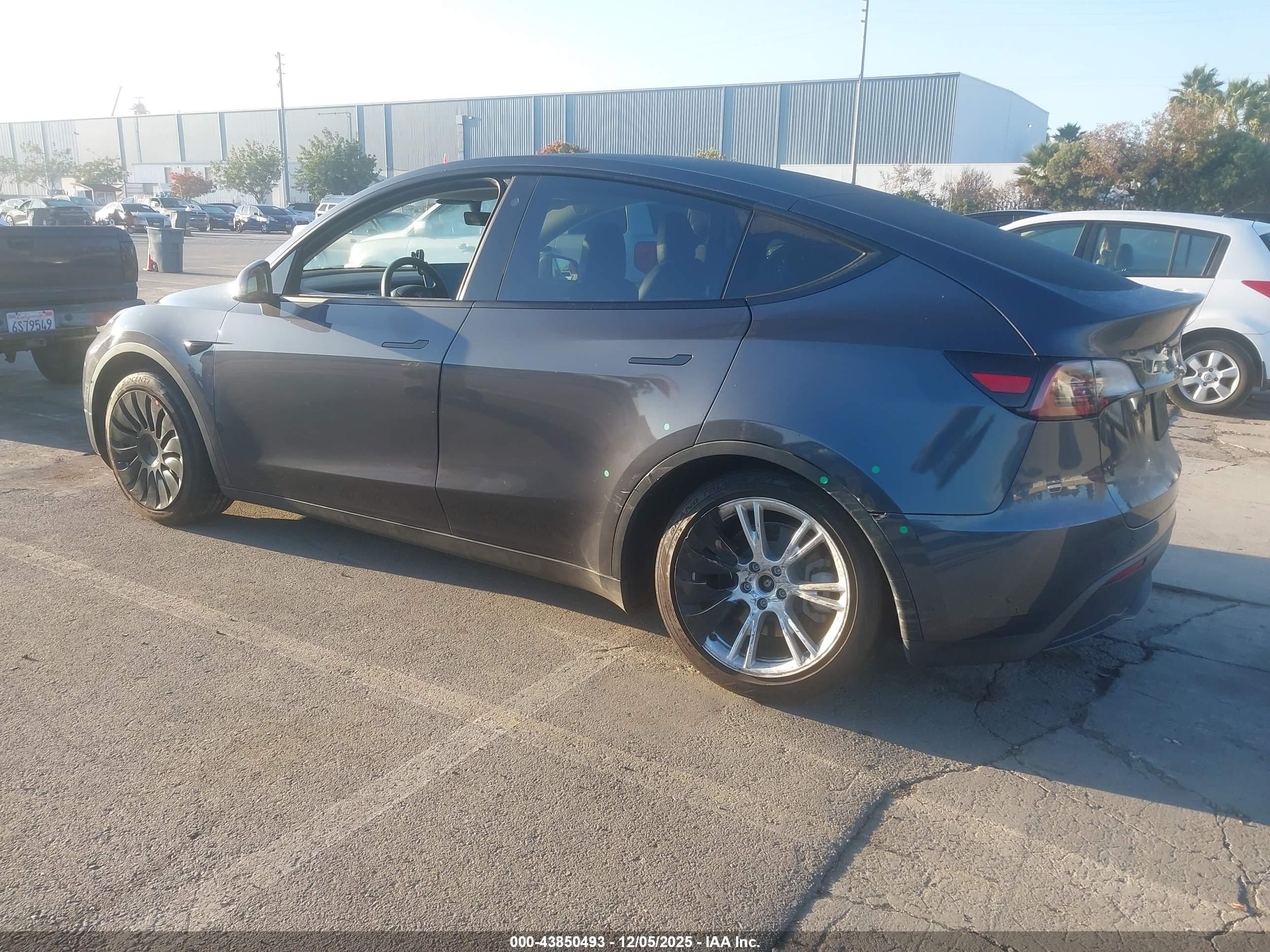 TESLA MODEL image 3