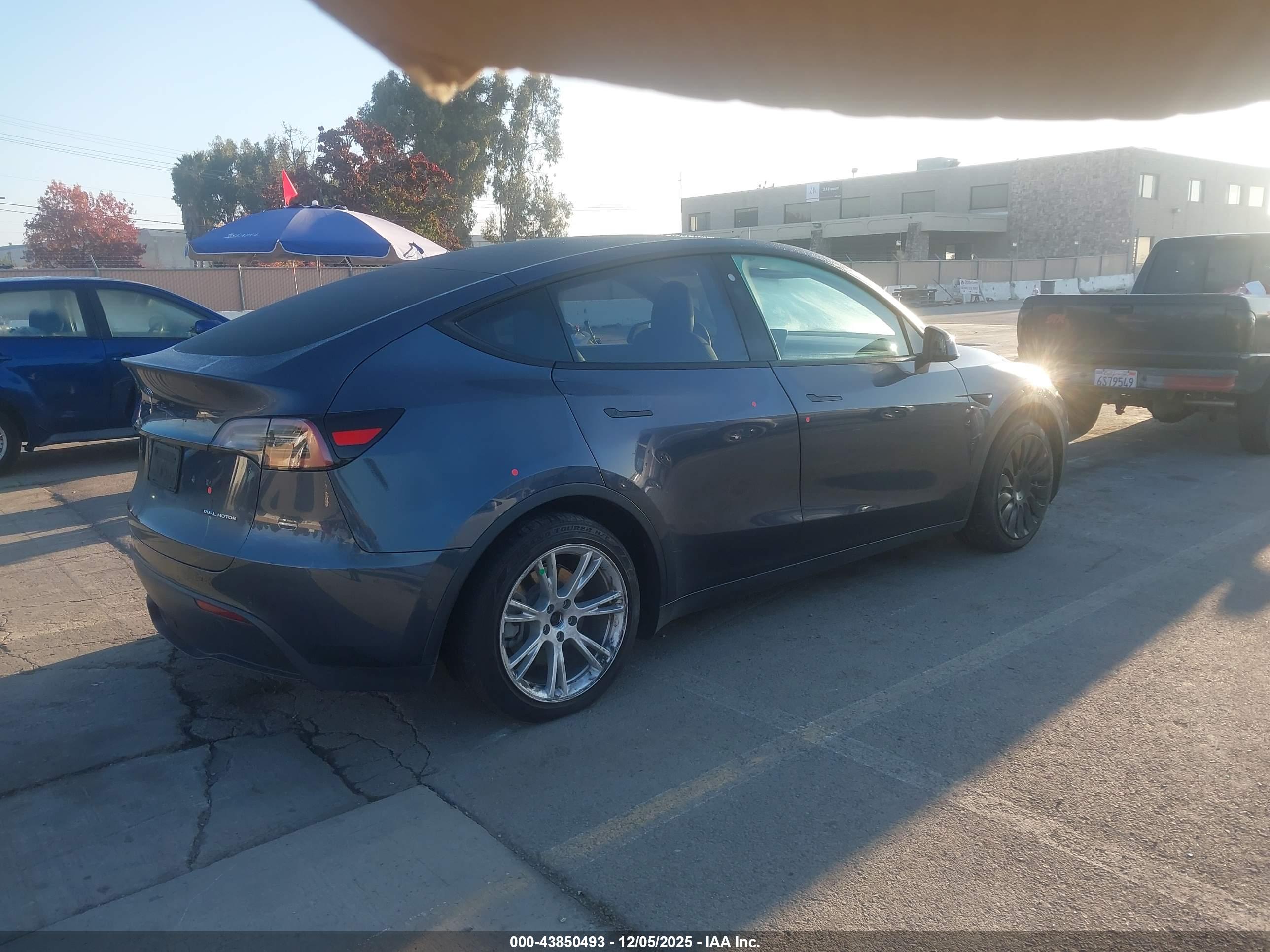 TESLA MODEL image 4