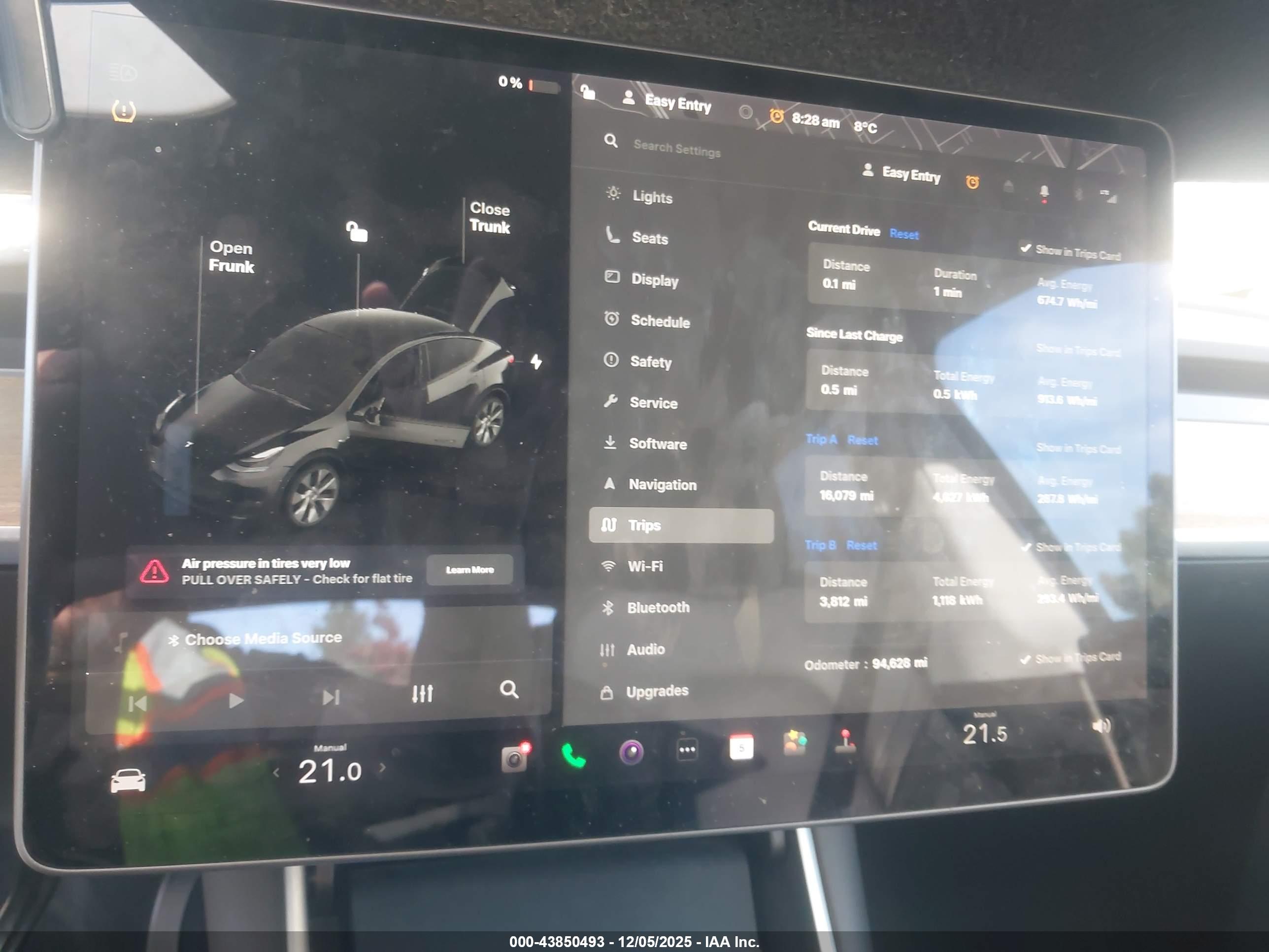 TESLA MODEL image 7