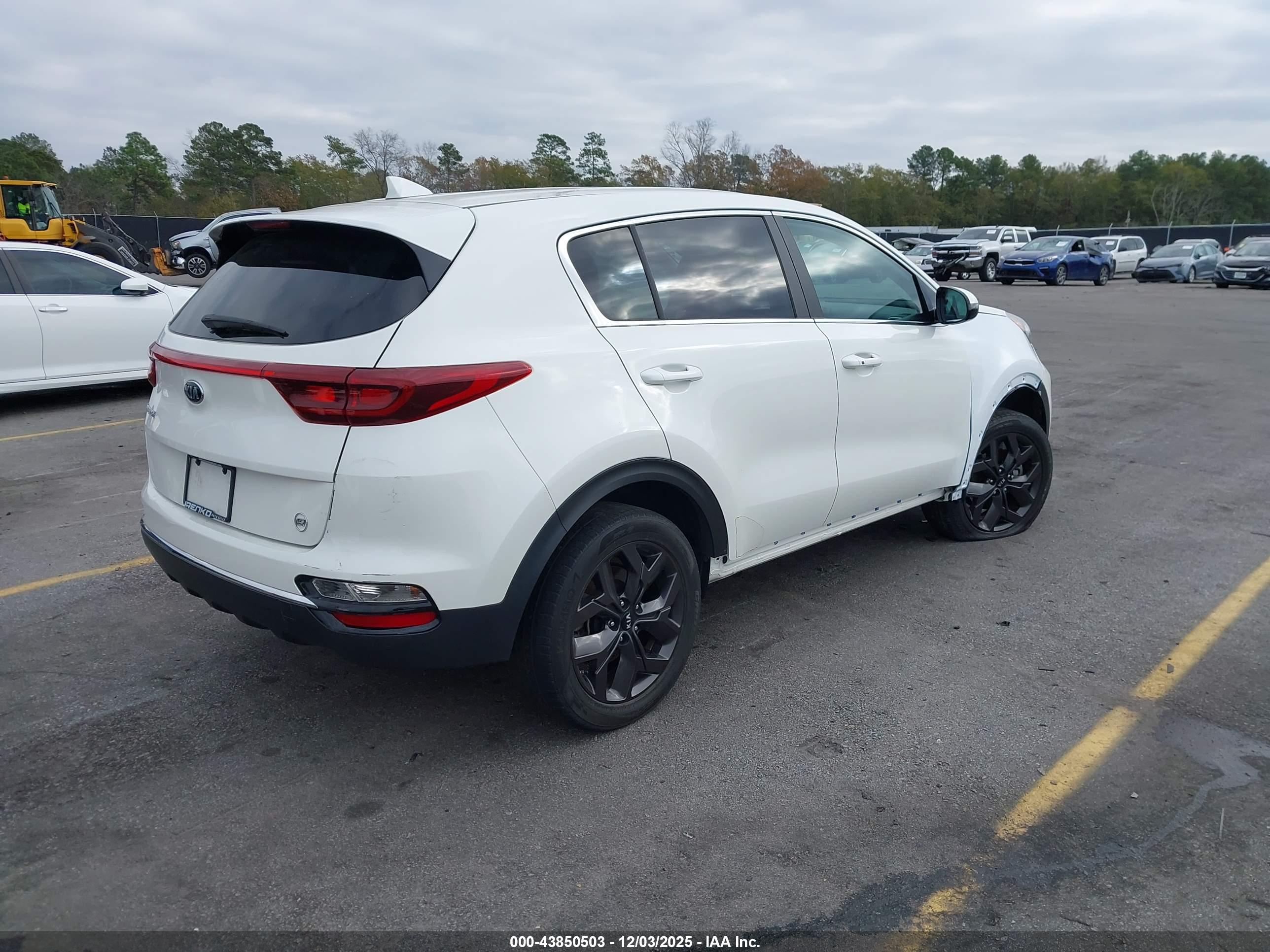 KIA SPORTAGE image 4