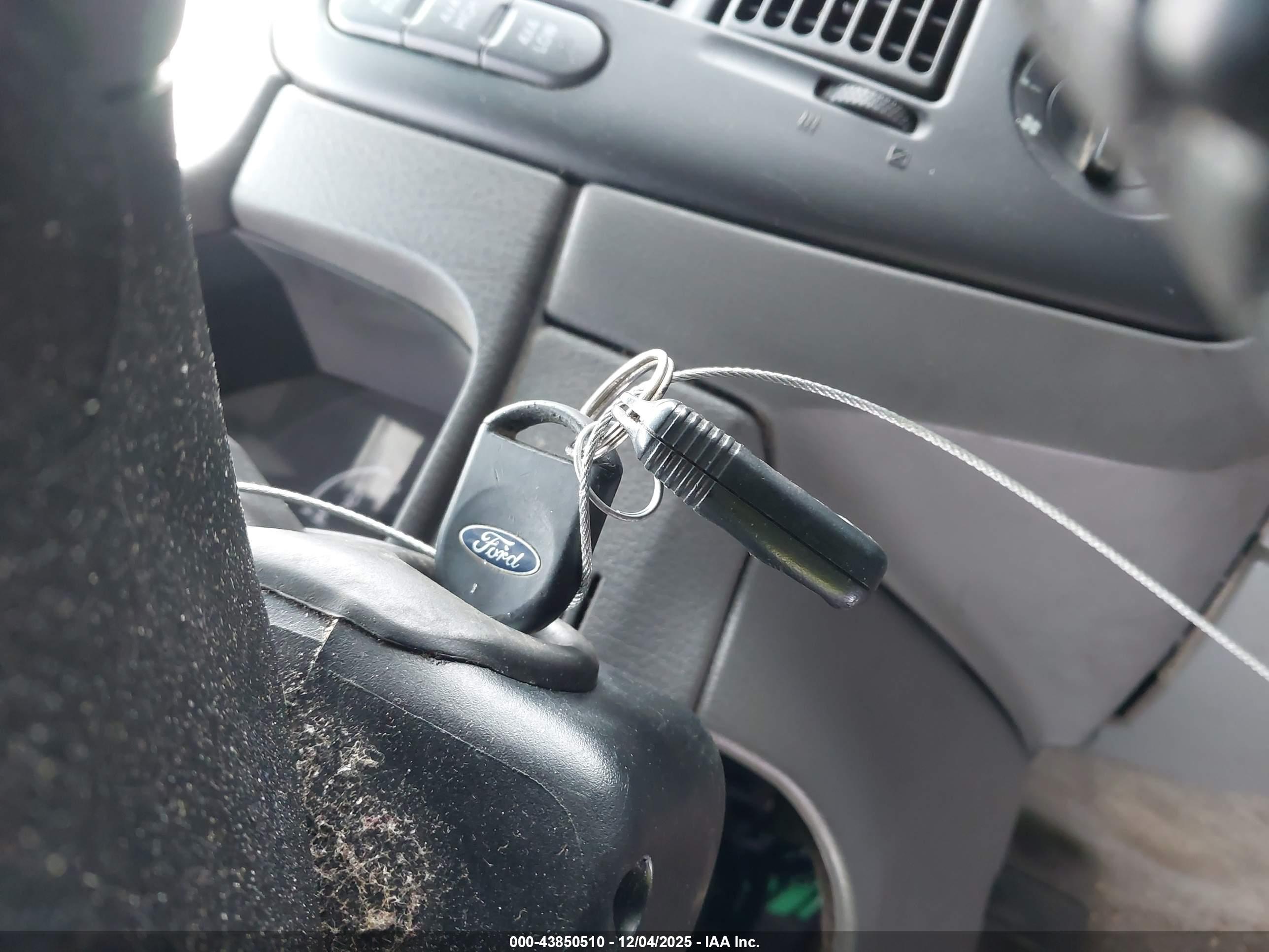 FORD EXPLORER image 11