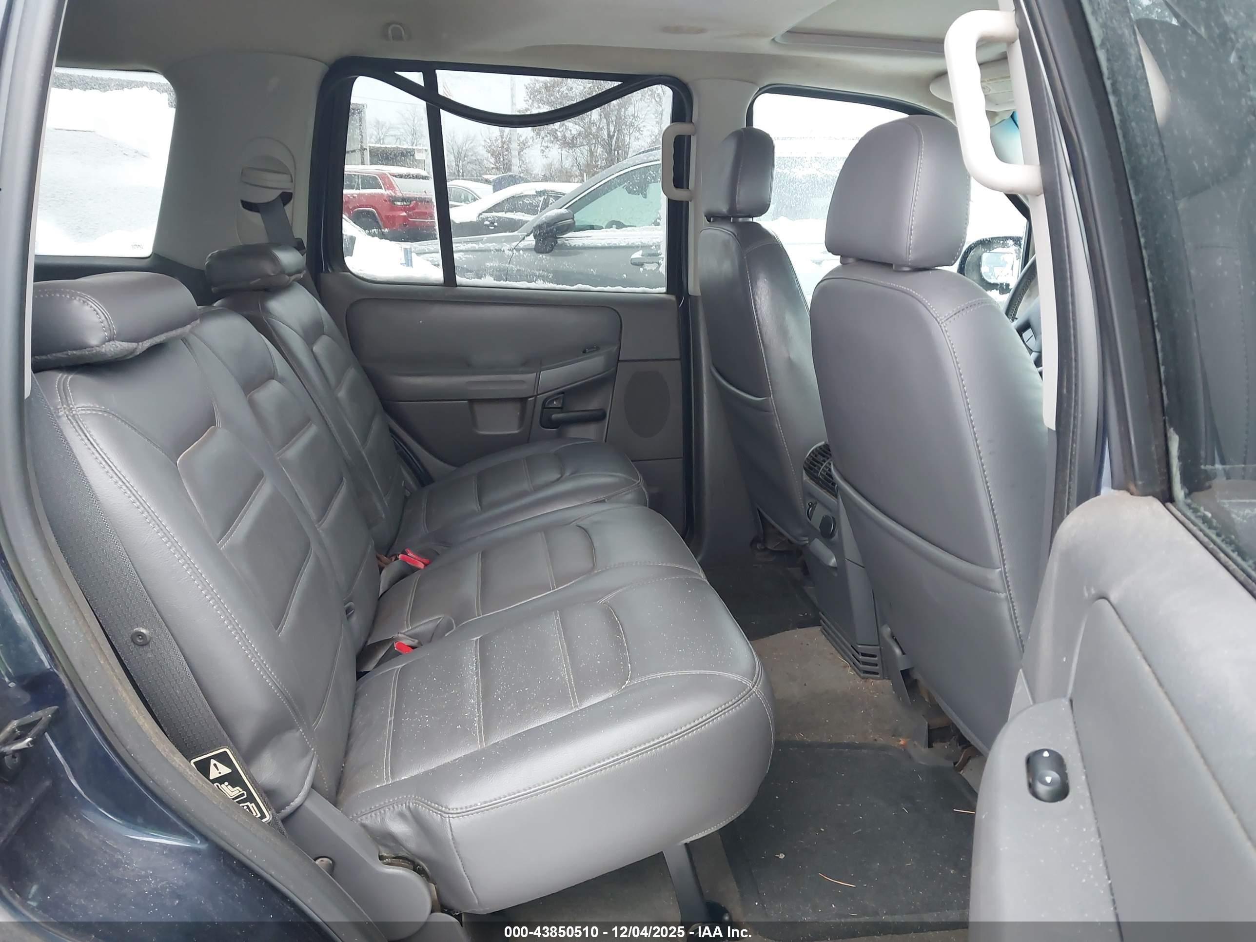 FORD EXPLORER image 8