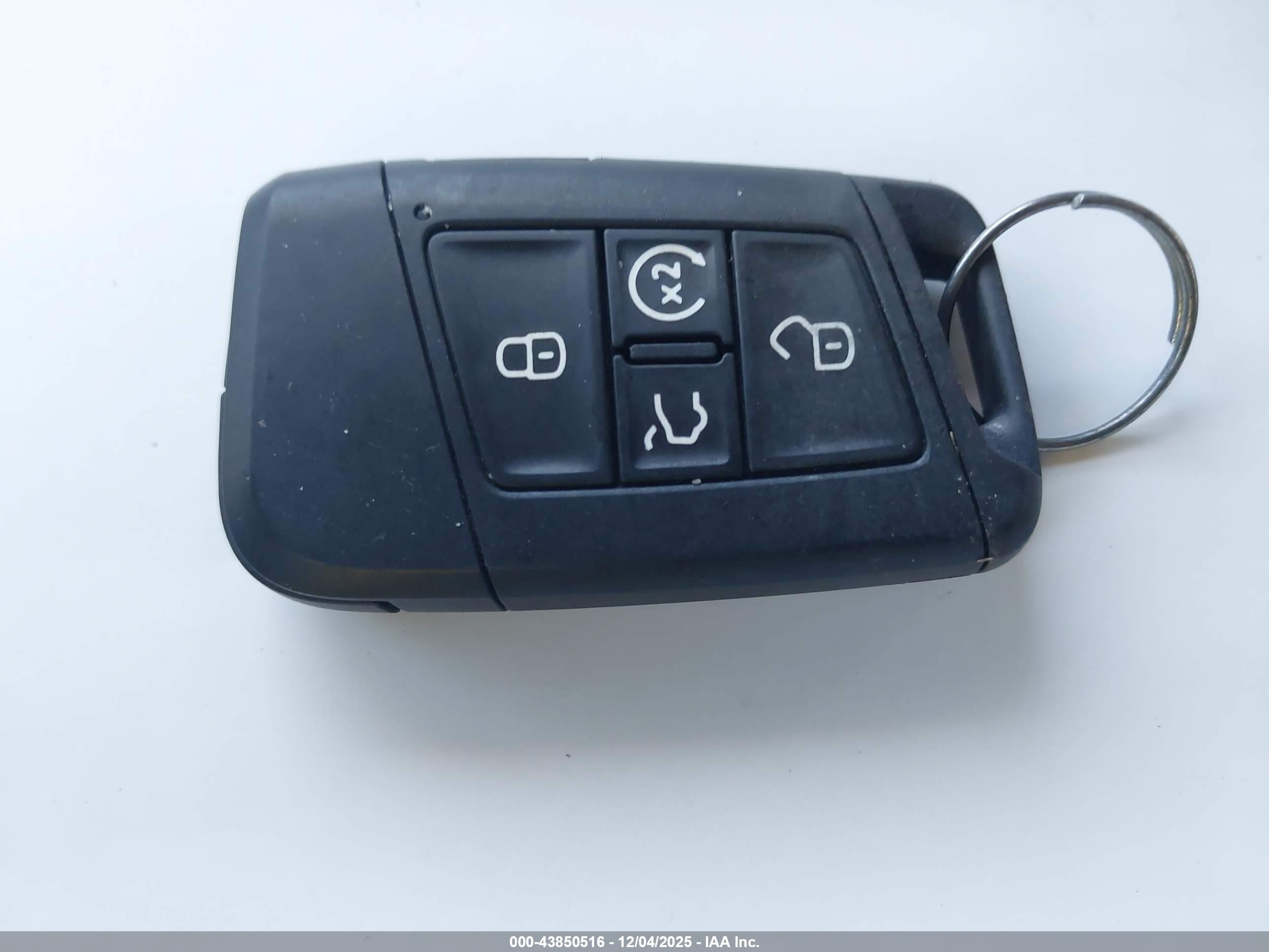 VOLKSWAGEN TAOS image 11