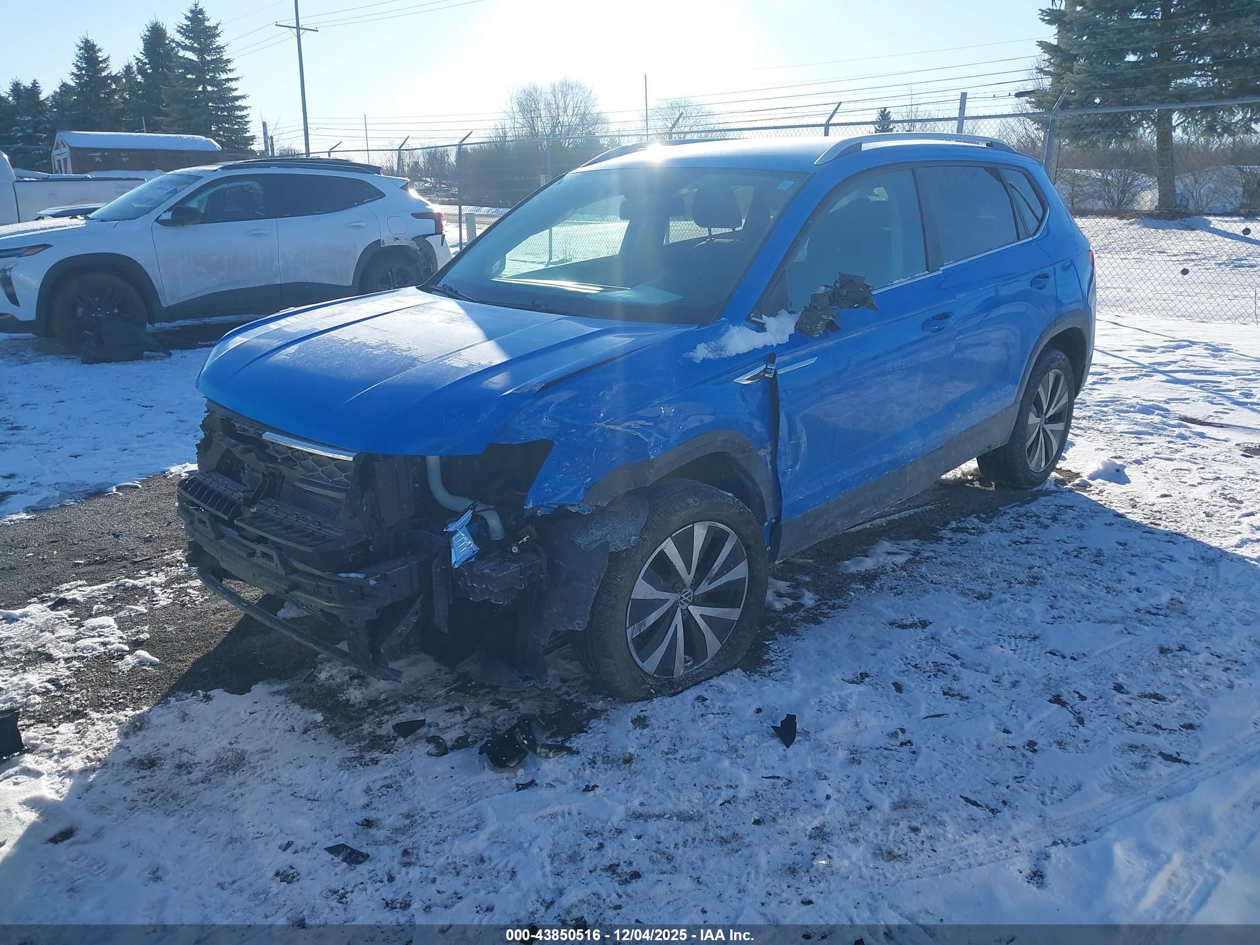 VOLKSWAGEN TAOS image 2