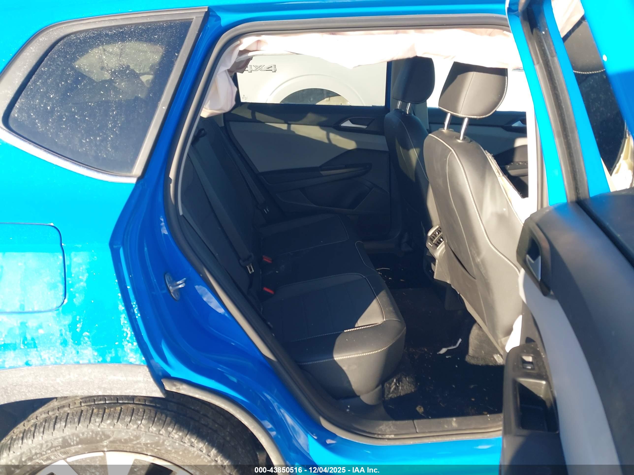VOLKSWAGEN TAOS image 8