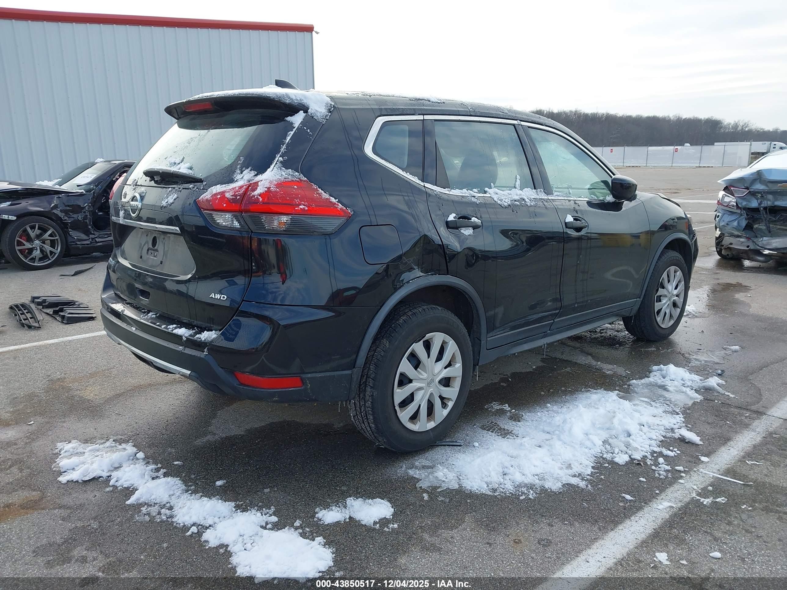 NISSAN ROGUE image 4