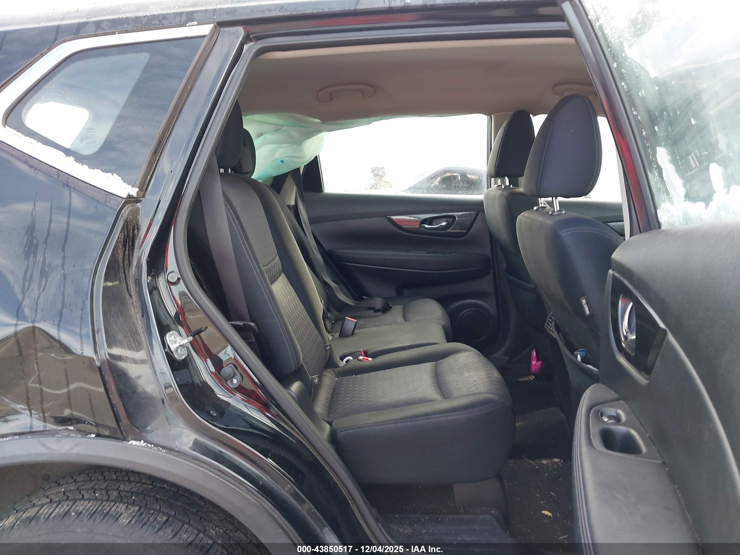 NISSAN ROGUE image 8