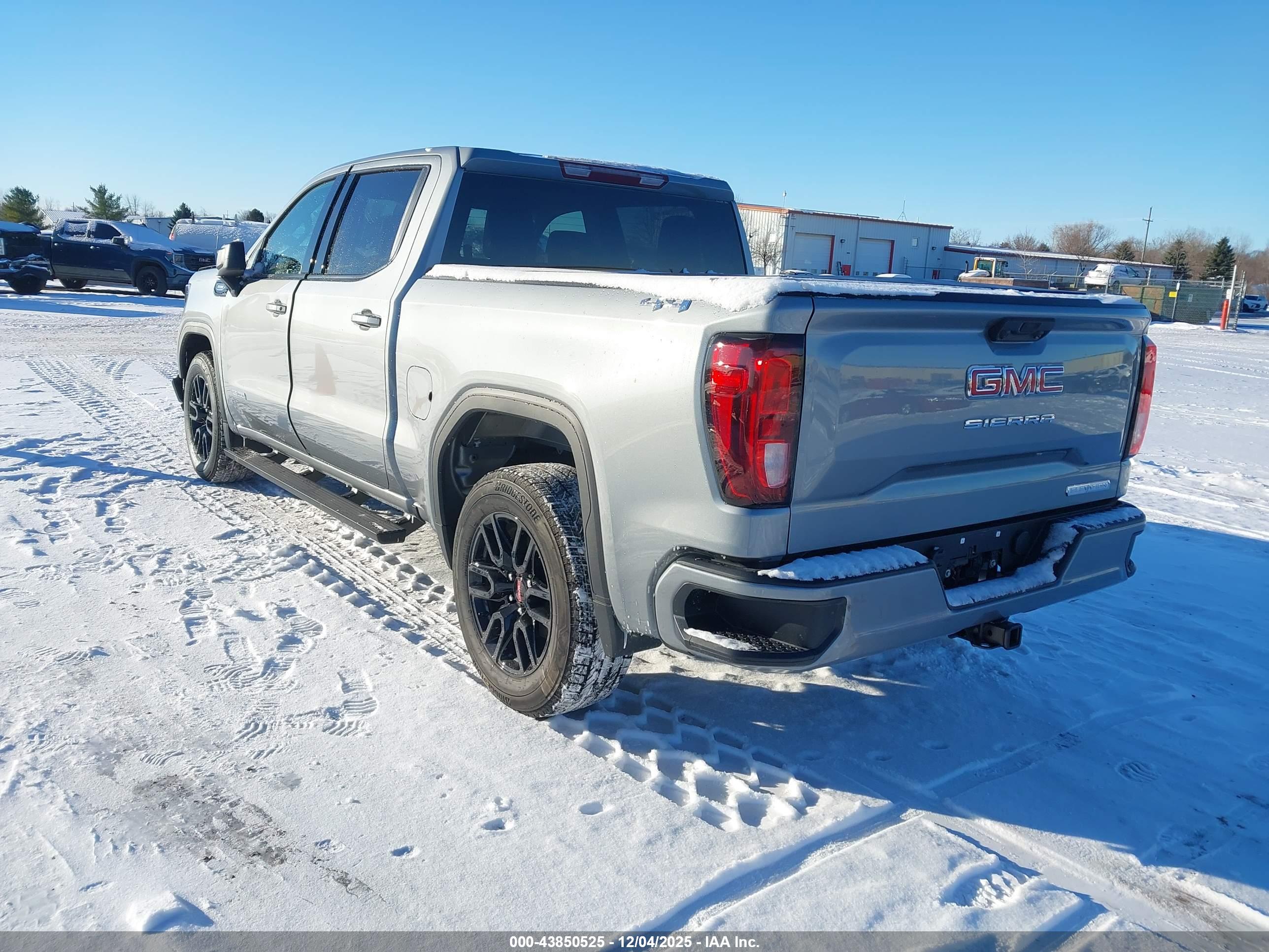 GMC SIERRA image 3