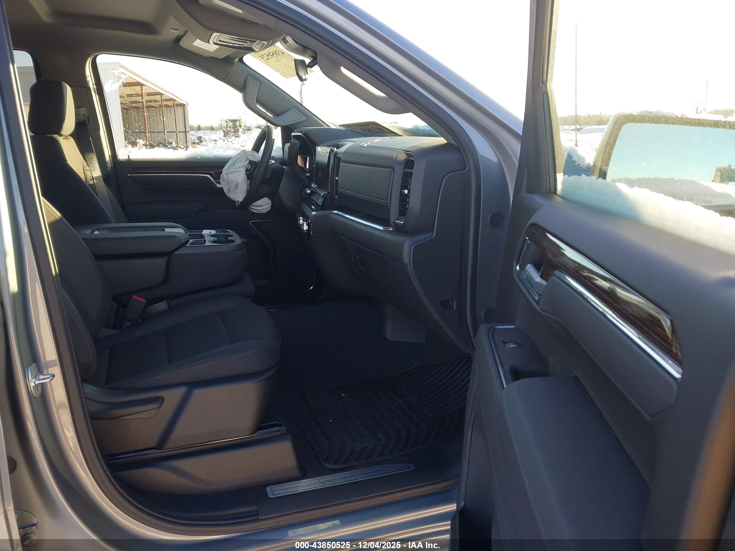 GMC SIERRA image 5