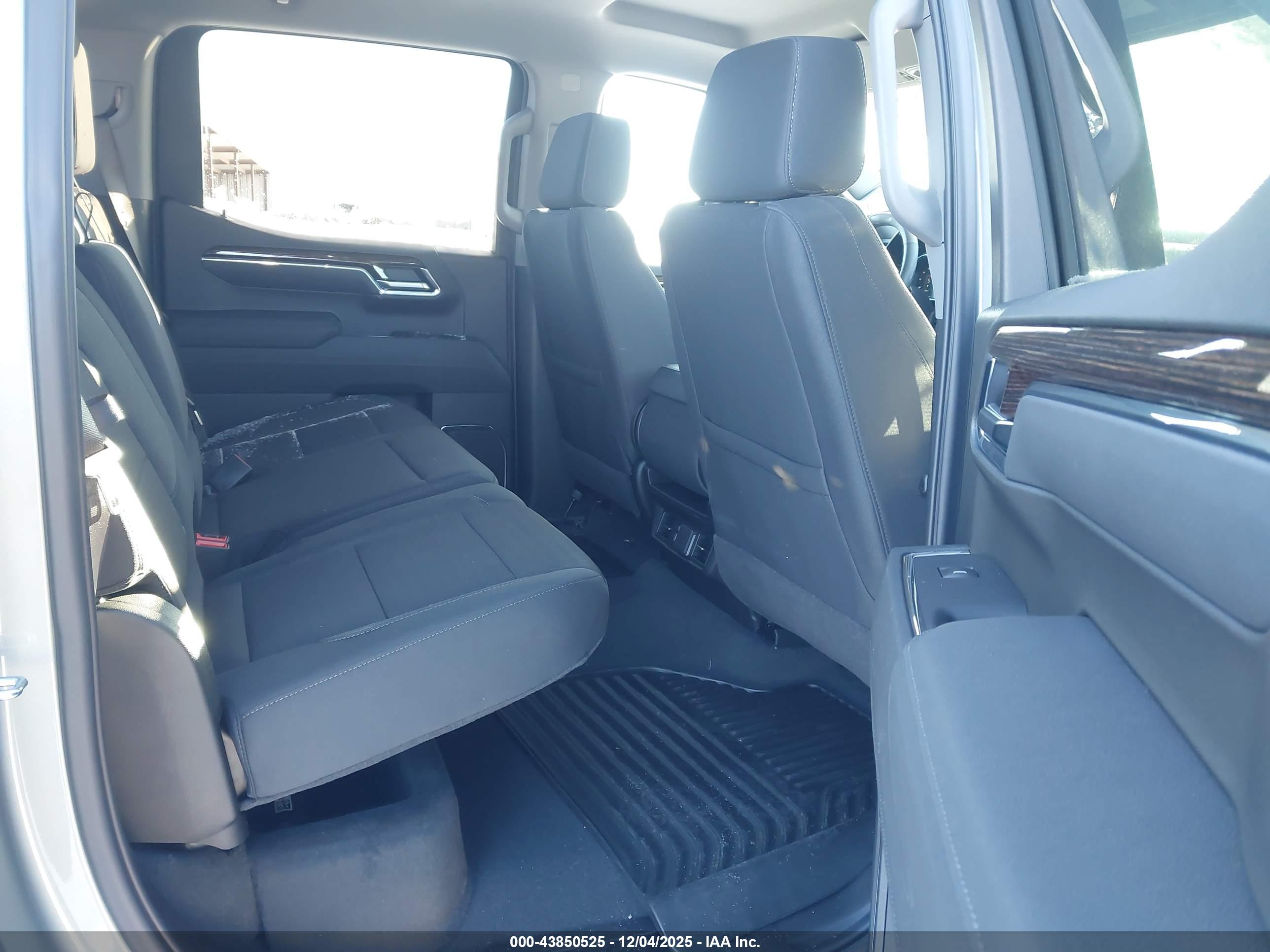 GMC SIERRA image 8