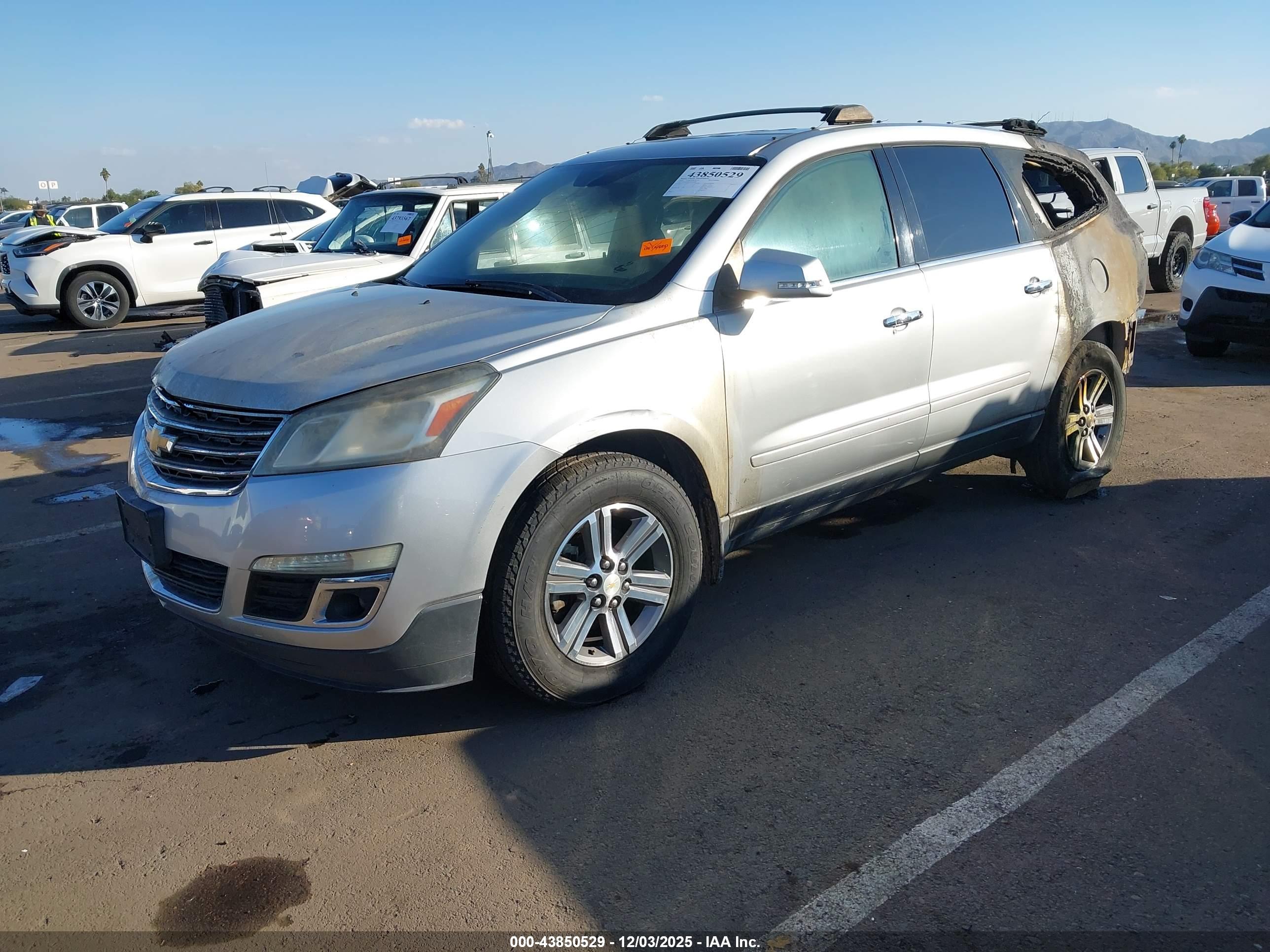 CHEVROLET TRAVERSE image 2