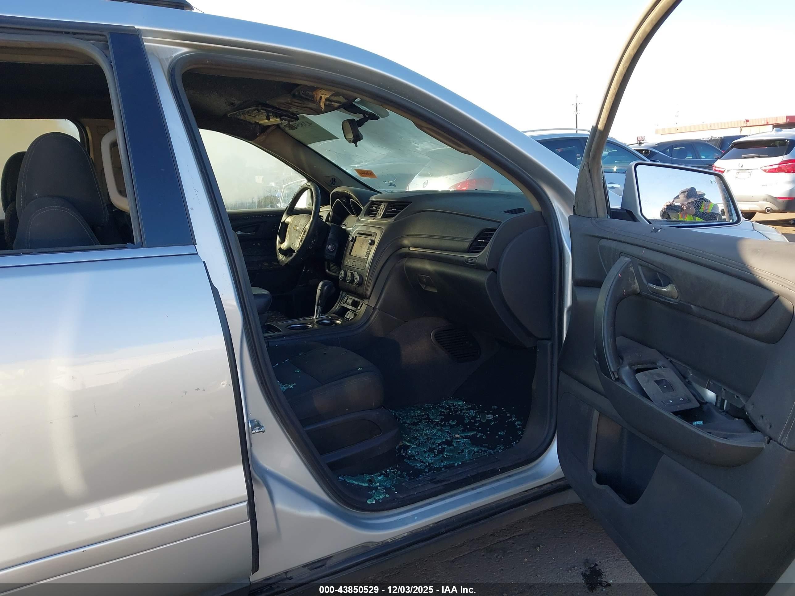 CHEVROLET TRAVERSE image 5