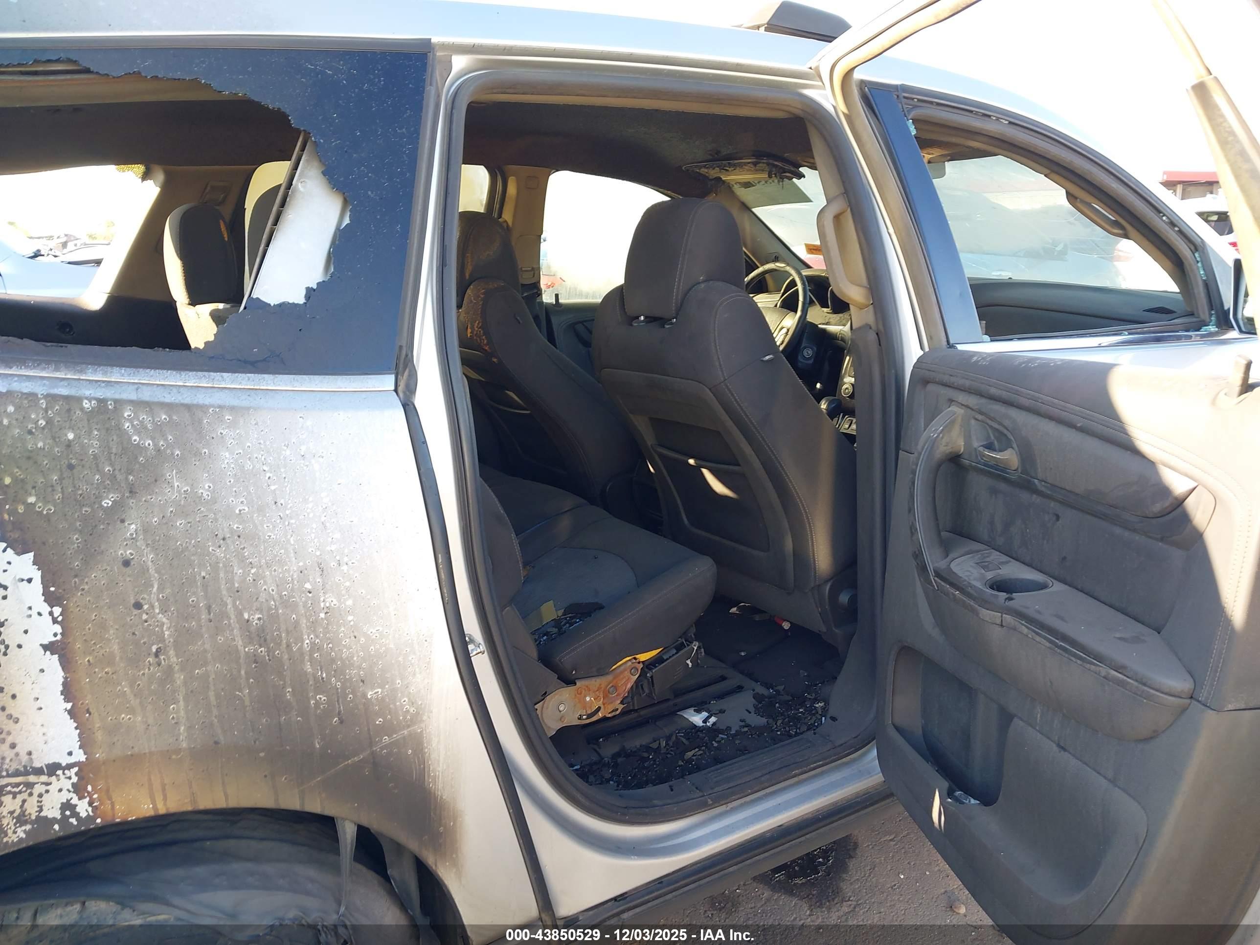 CHEVROLET TRAVERSE image 8