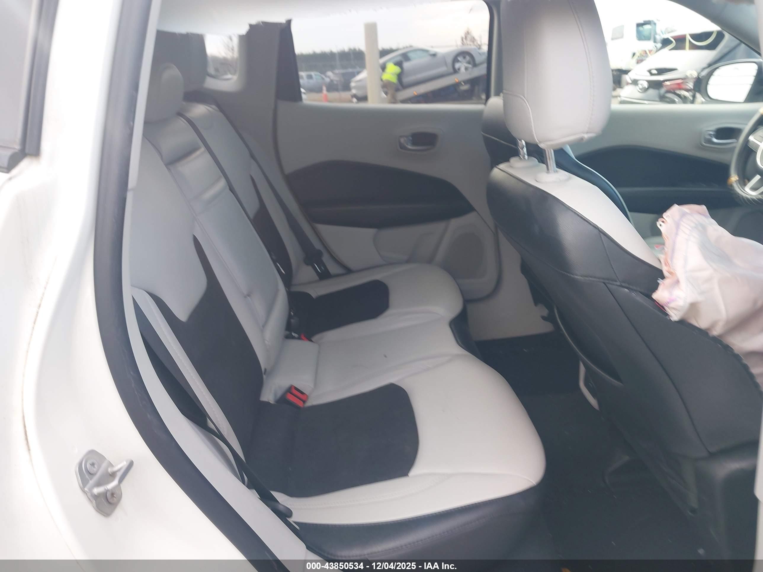 JEEP COMPASS image 8