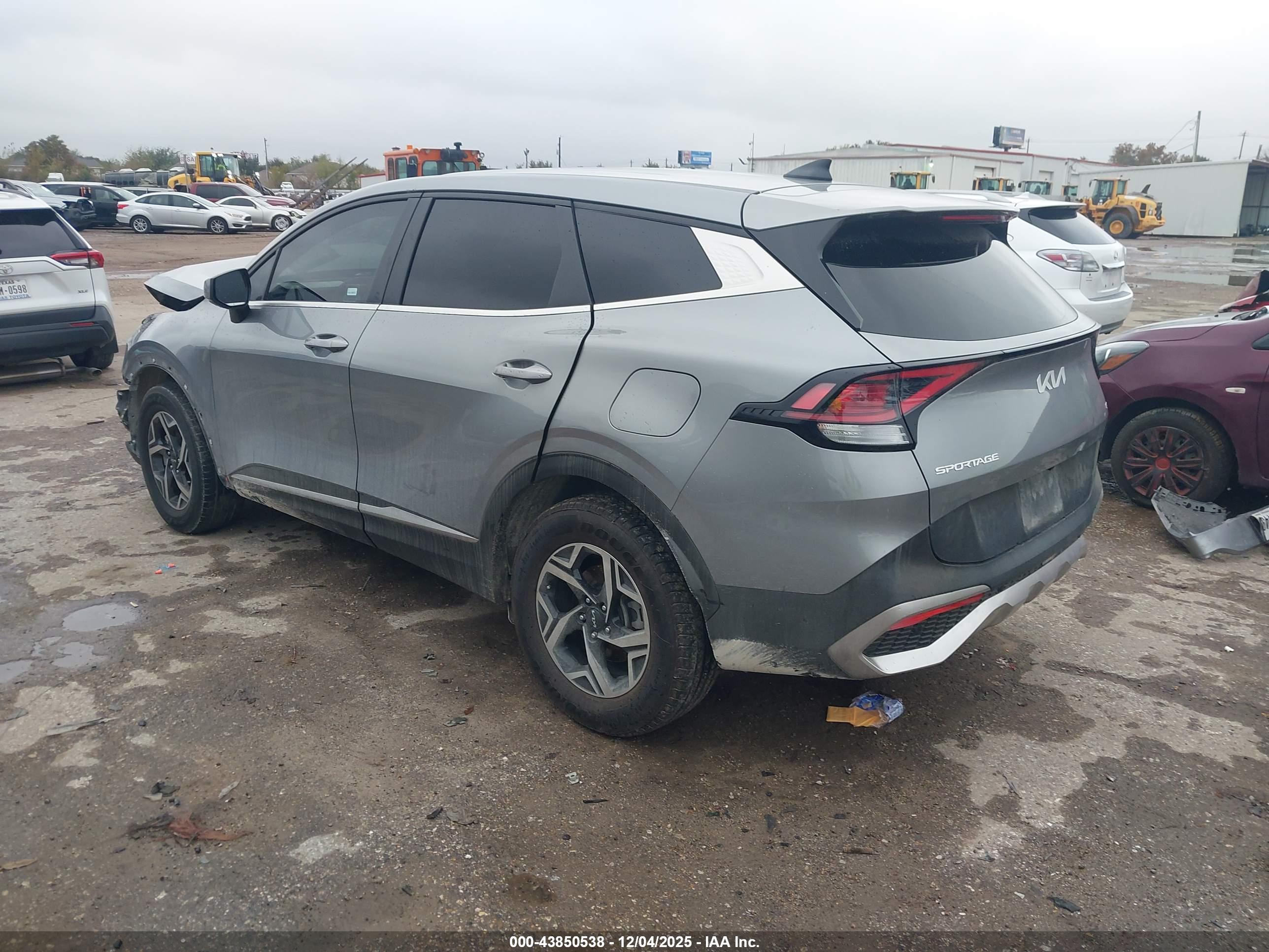 KIA SPORTAGE image 3