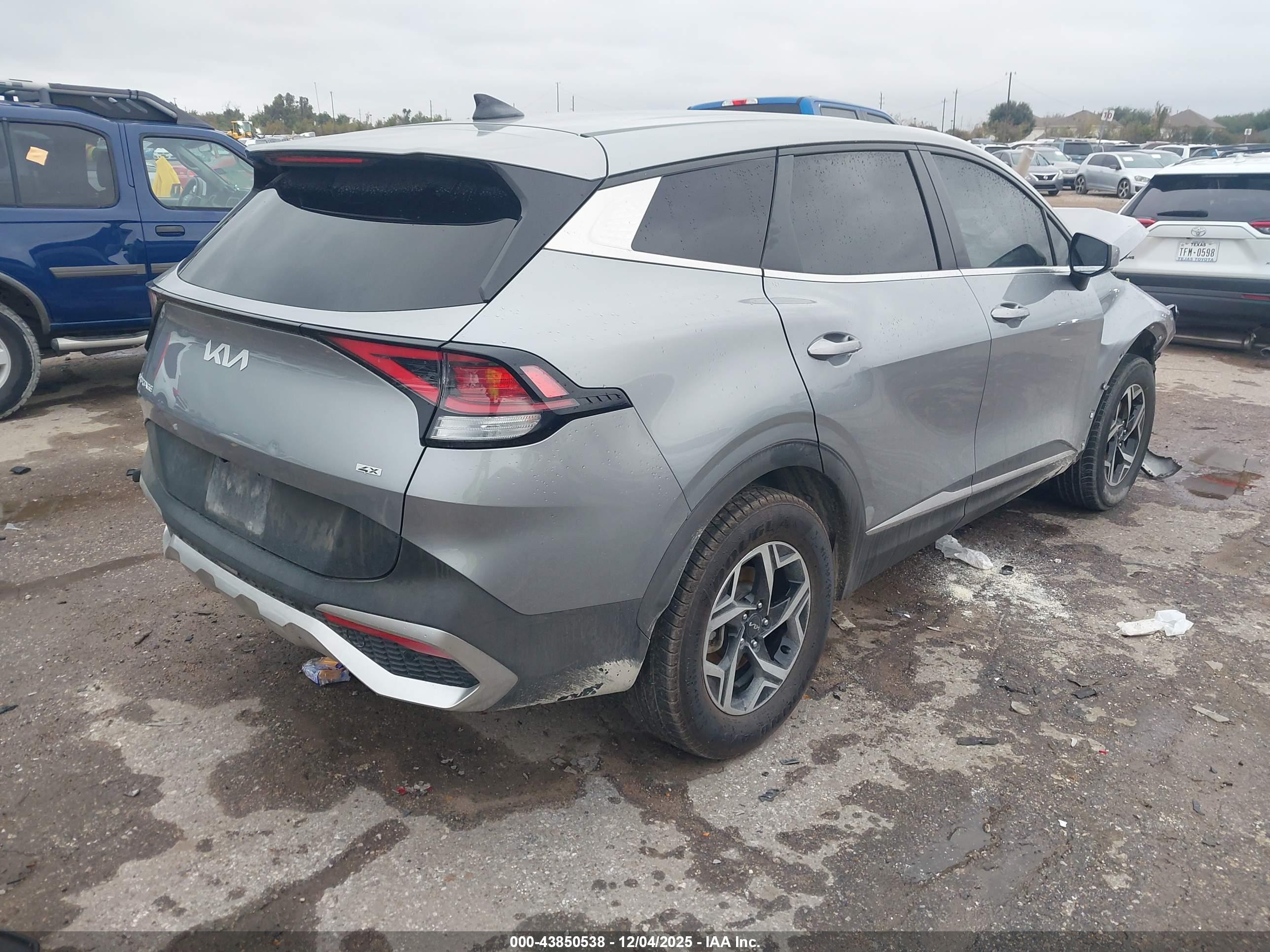 KIA SPORTAGE image 4