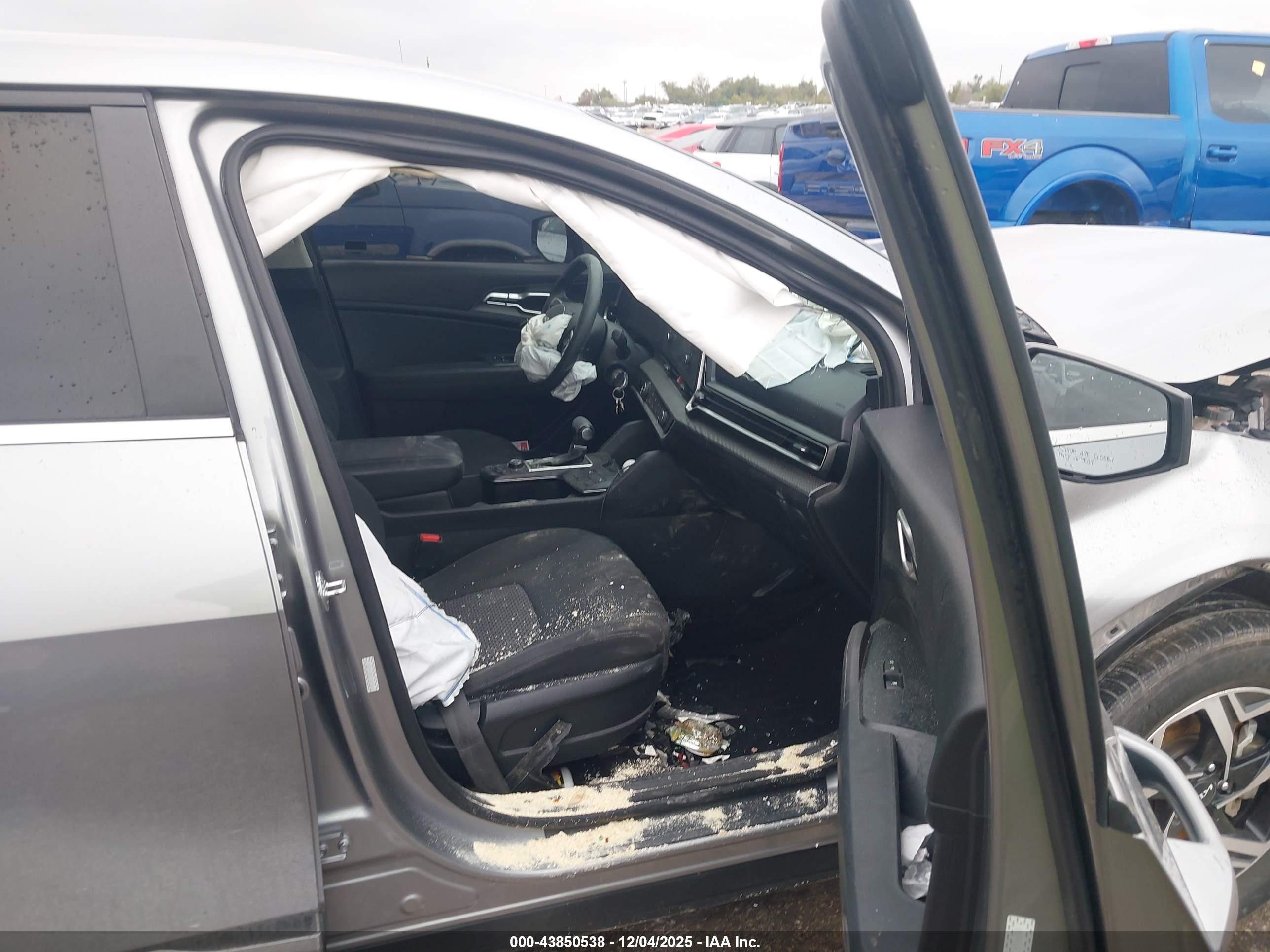 KIA SPORTAGE image 5