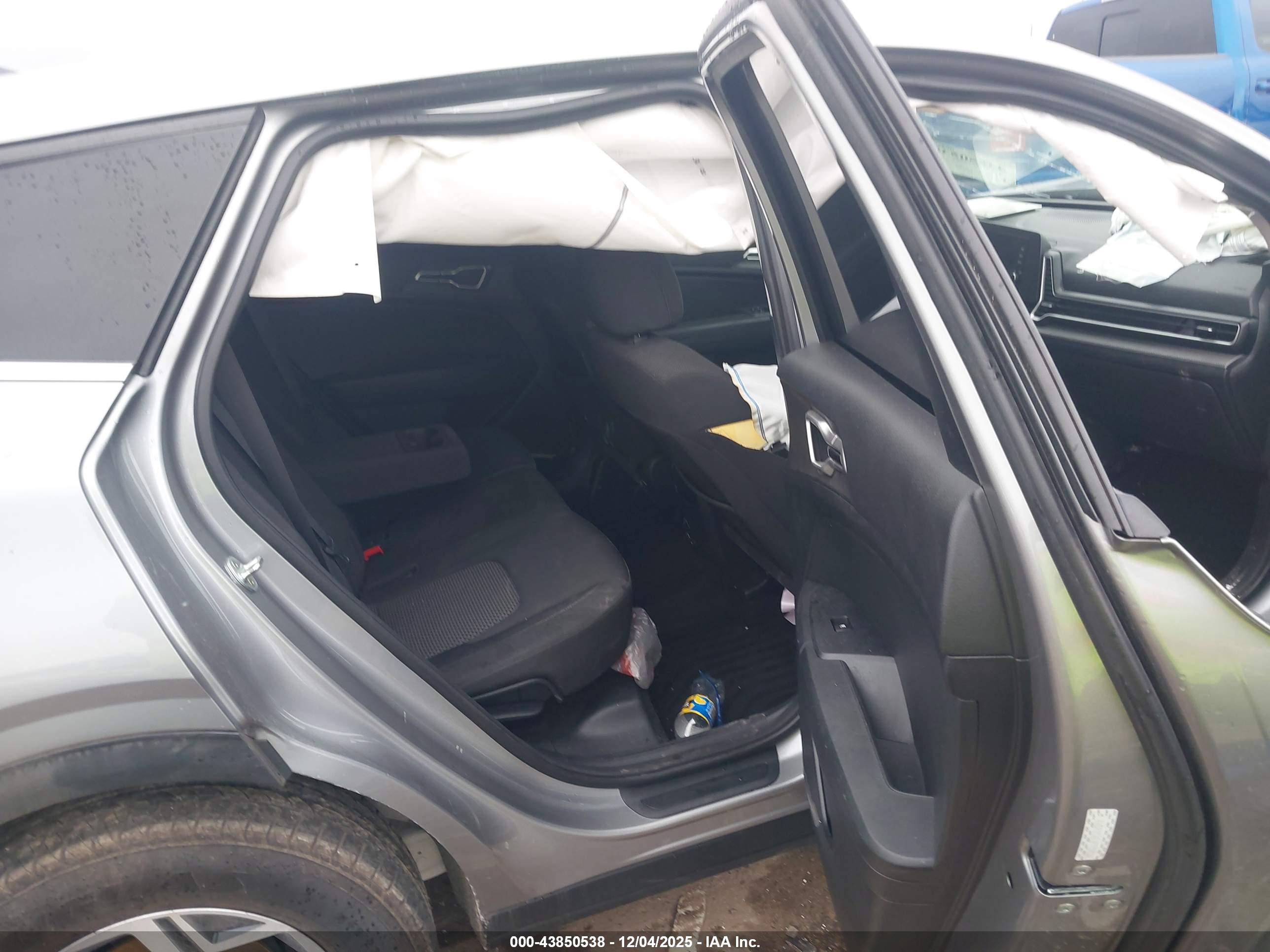 KIA SPORTAGE image 8