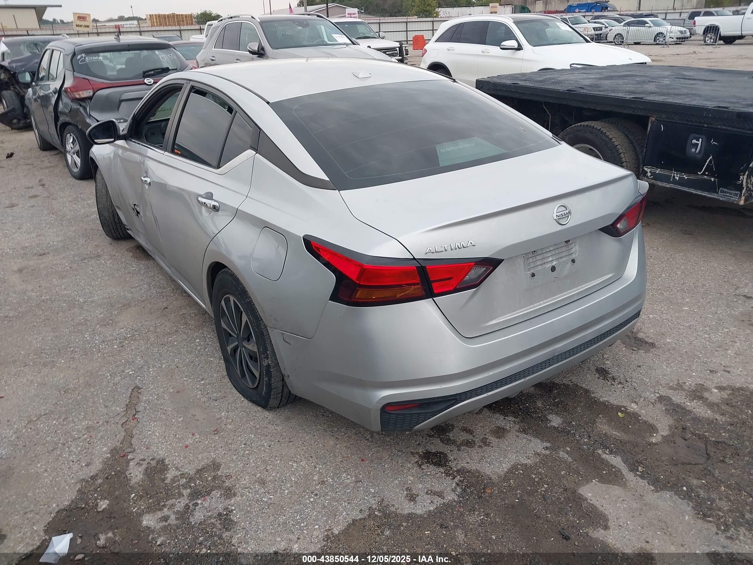 NISSAN ALTIMA image 3