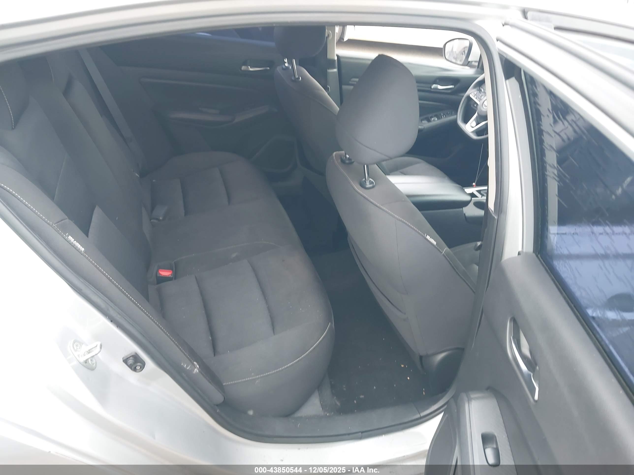 NISSAN ALTIMA image 8
