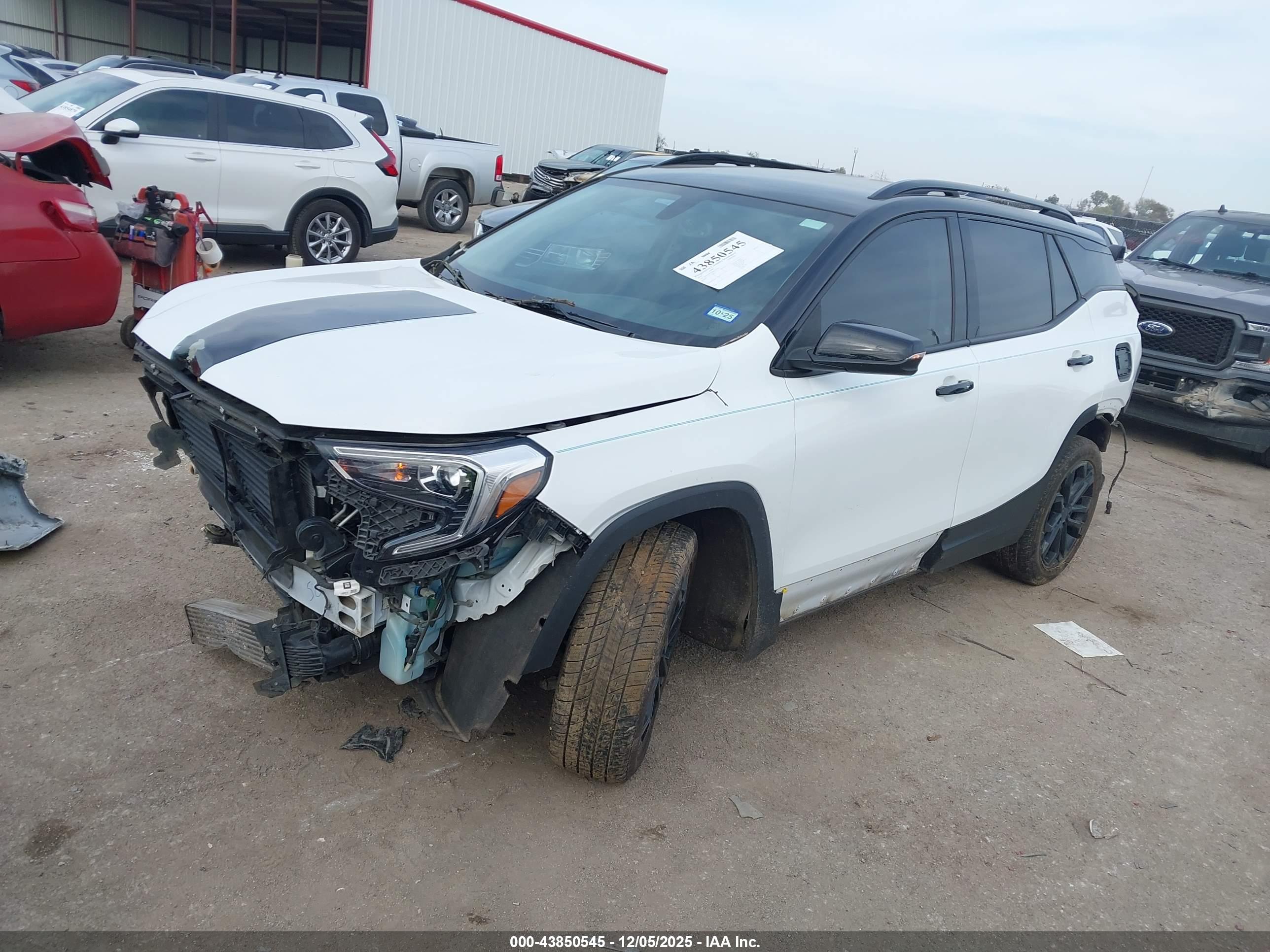 GMC TERRAIN image 2