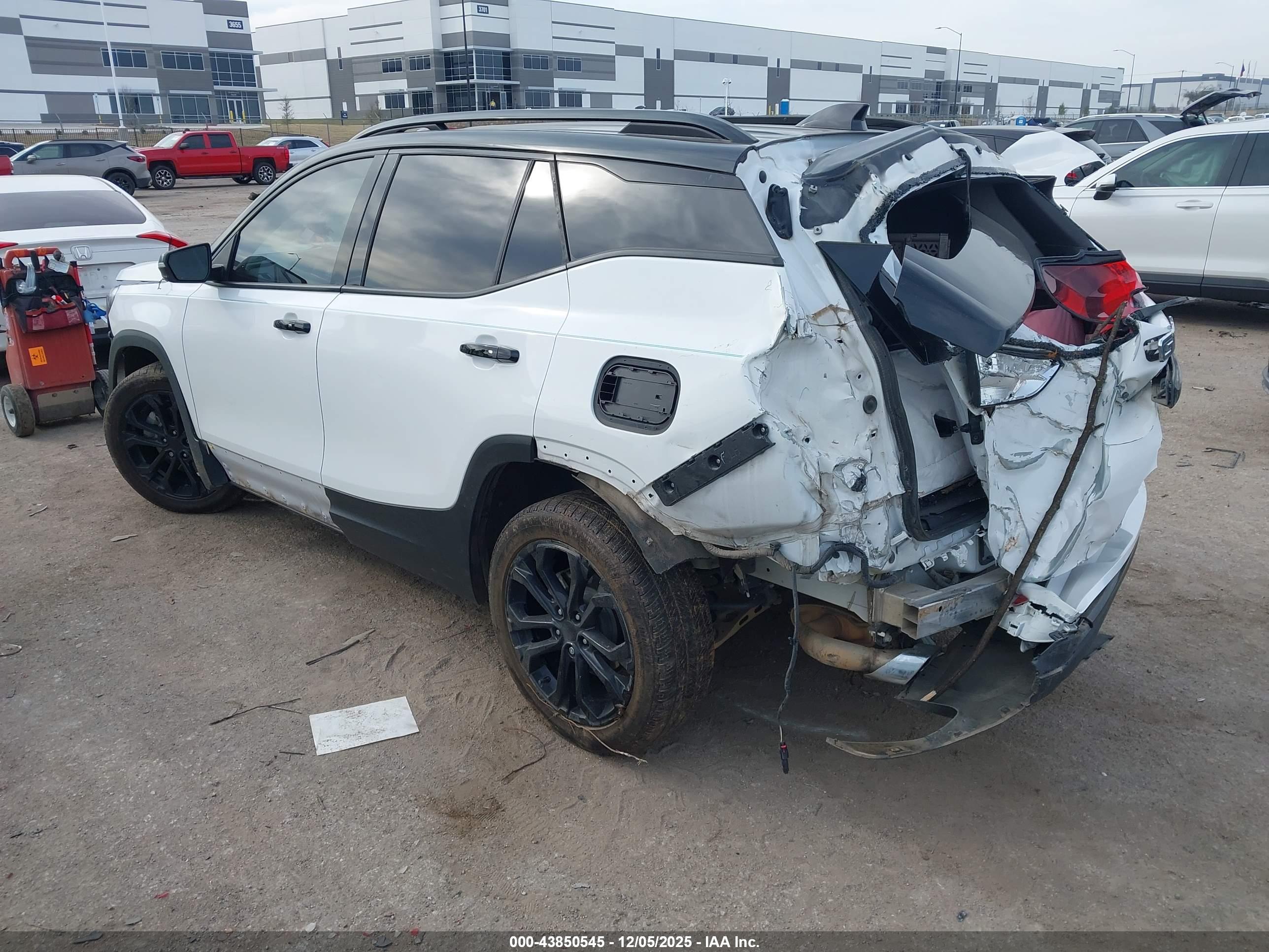 GMC TERRAIN image 3