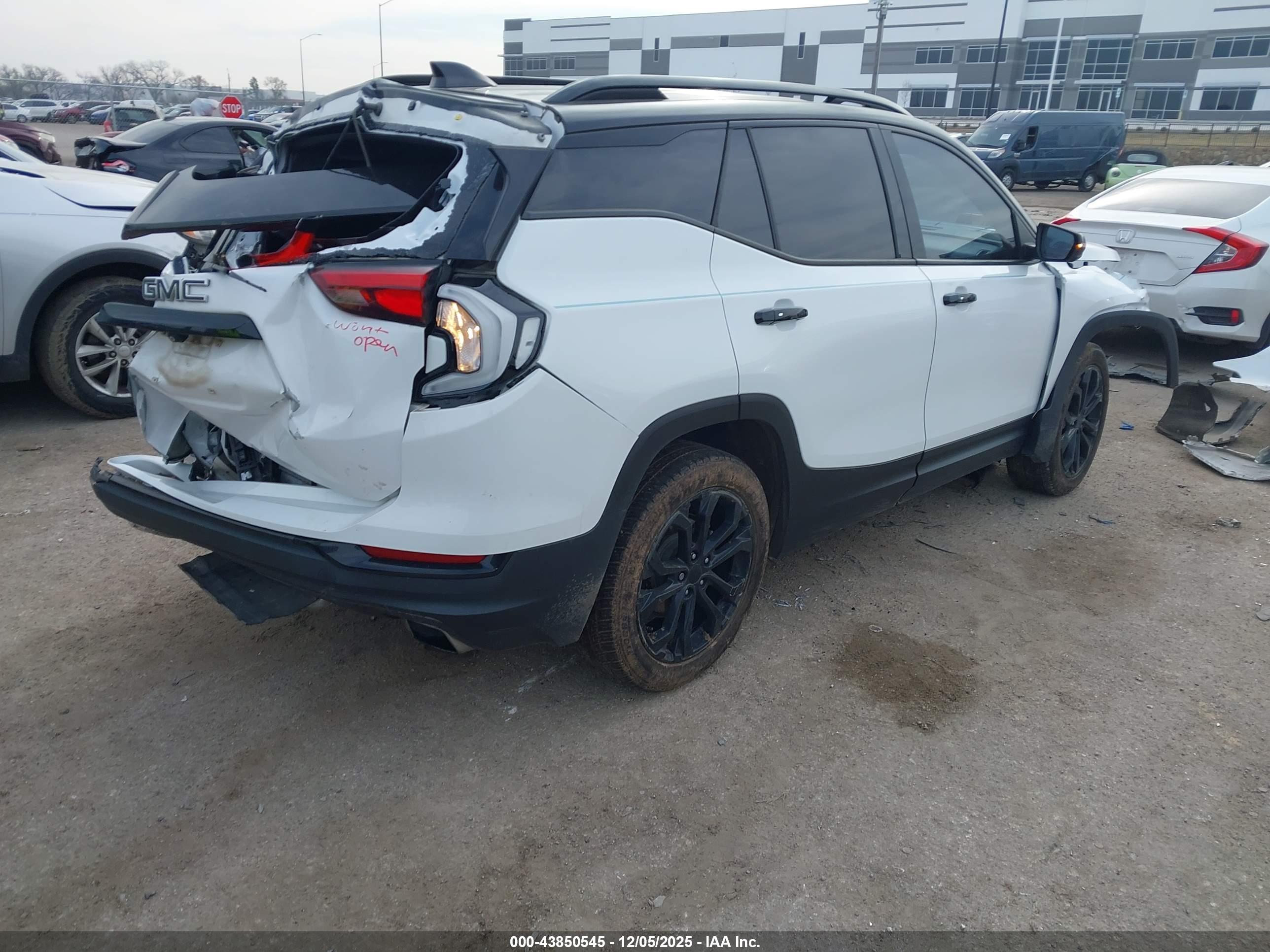 GMC TERRAIN image 4