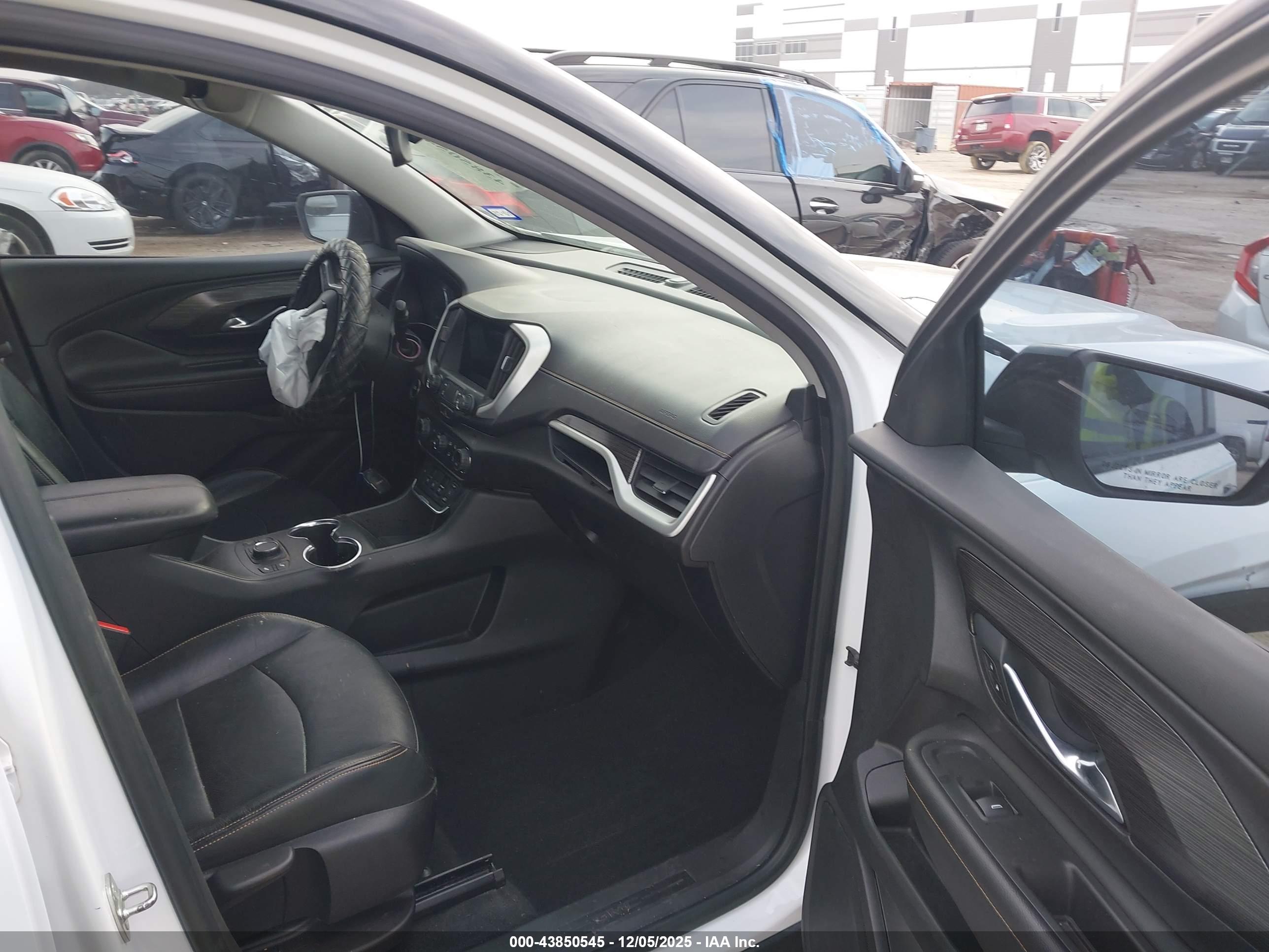 GMC TERRAIN image 5