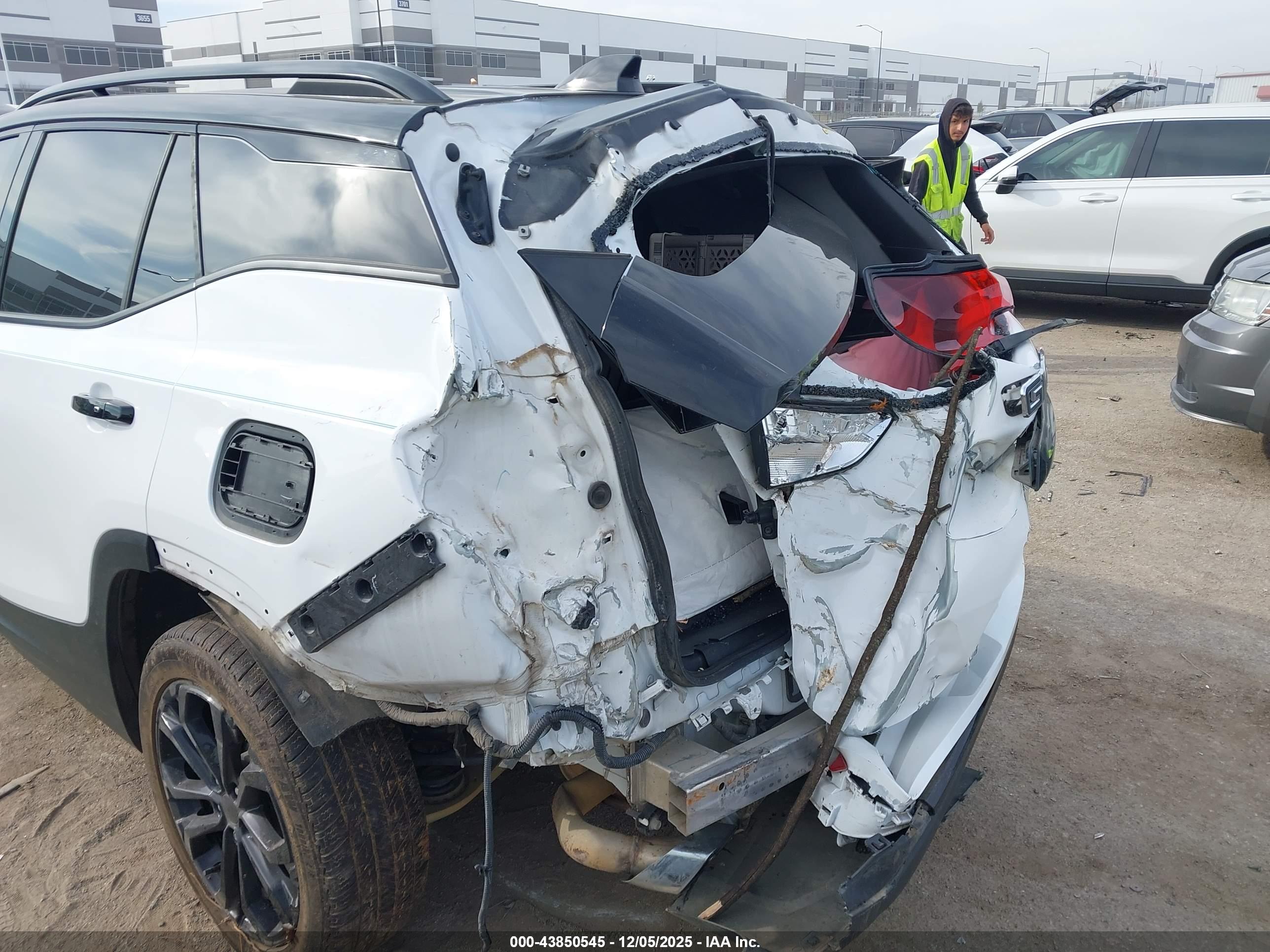 GMC TERRAIN image 6