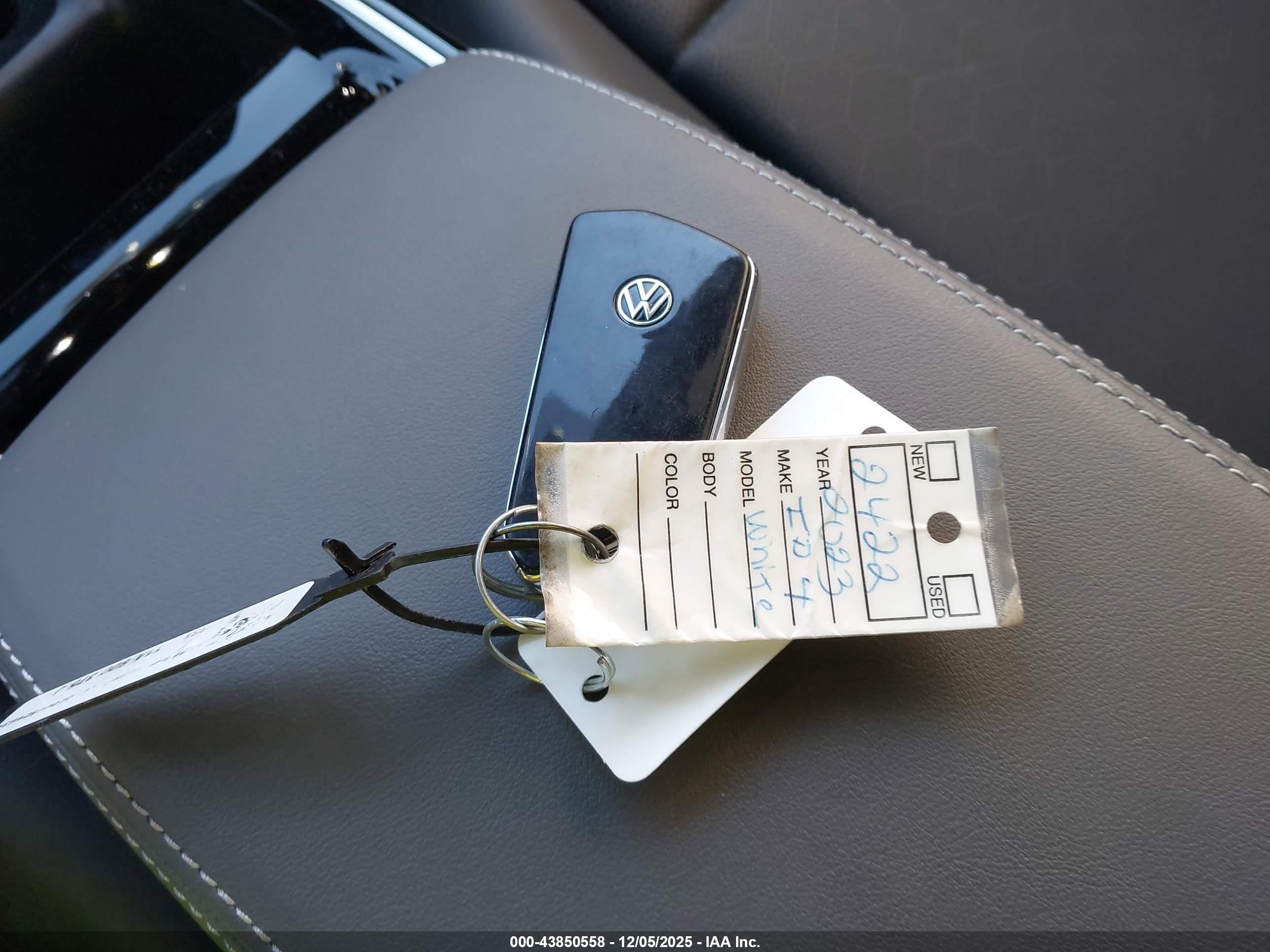 VOLKSWAGEN ID.4 image 11