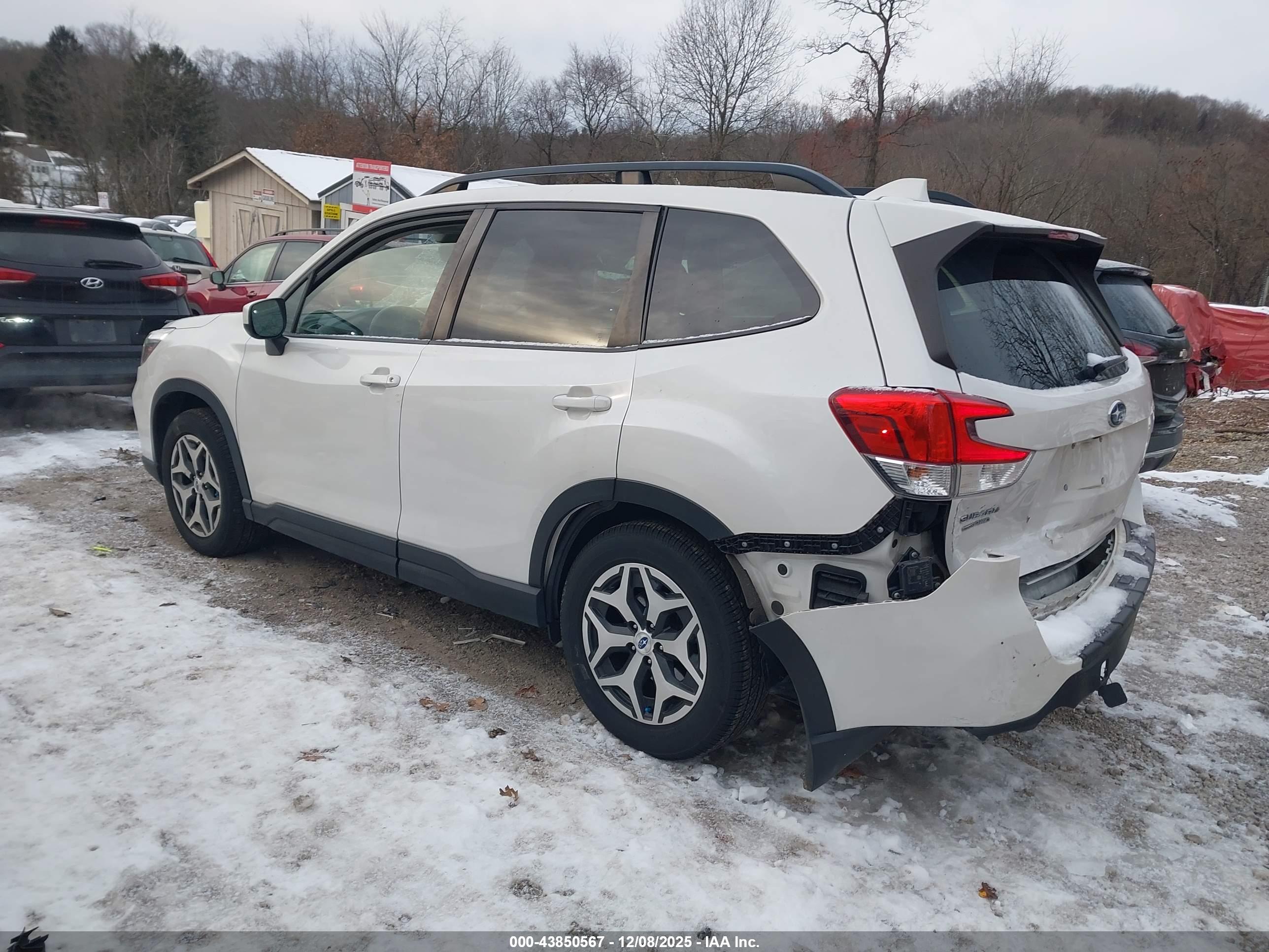 SUBARU FORESTER image 3