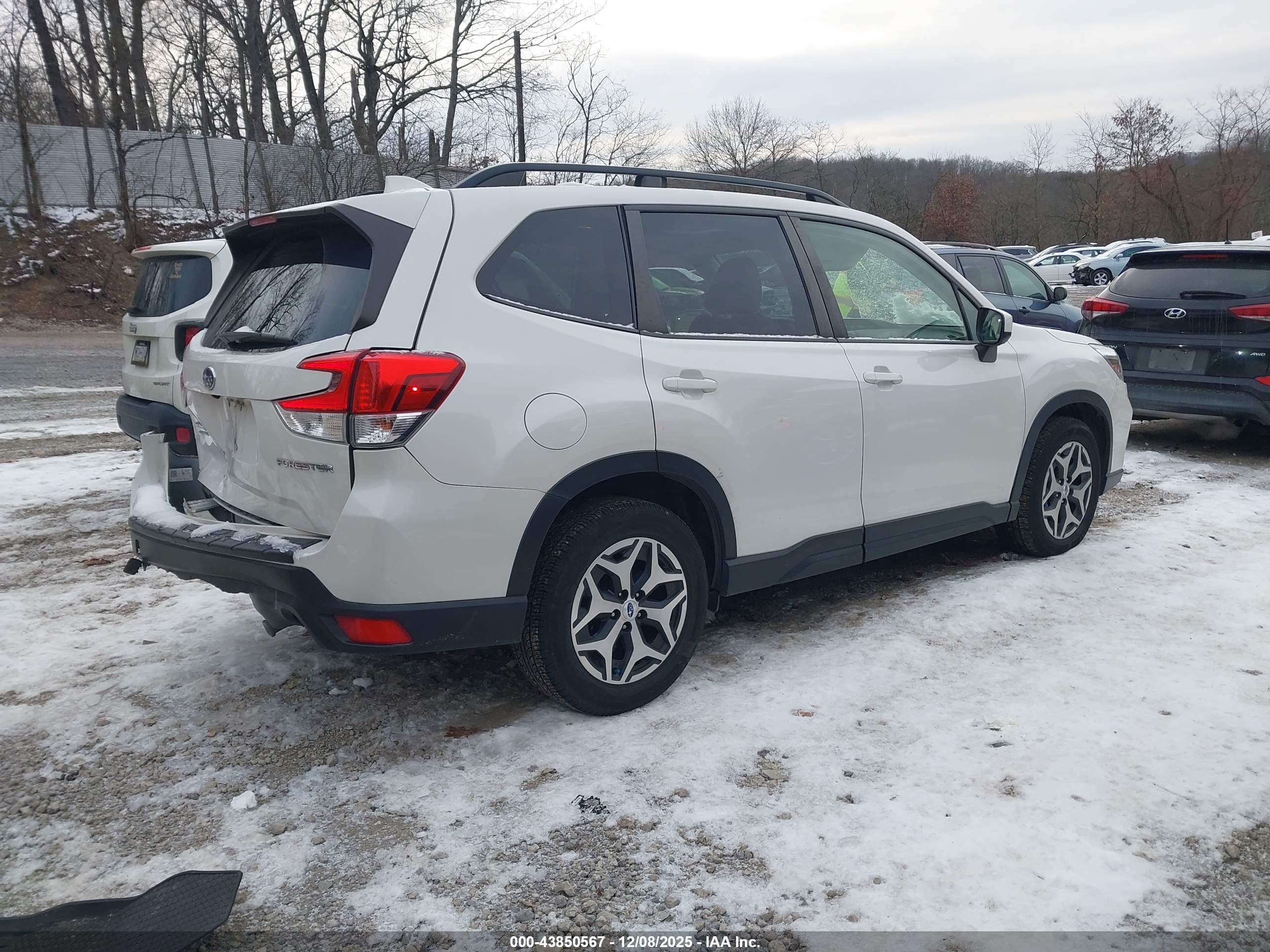 SUBARU FORESTER image 4